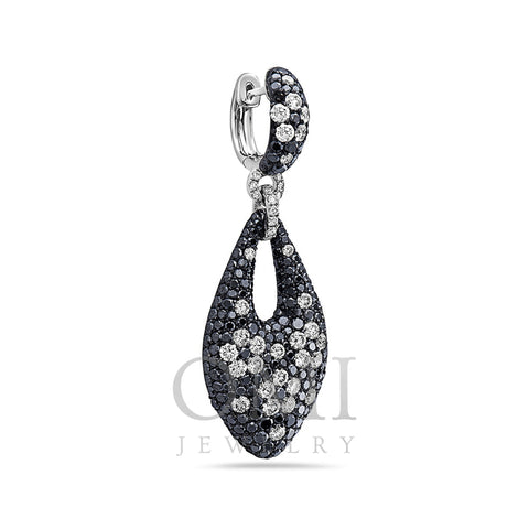 18K White Gold Ladies Earrings With White And Diamonds