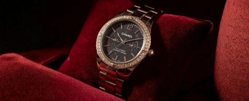 Chanel J12 