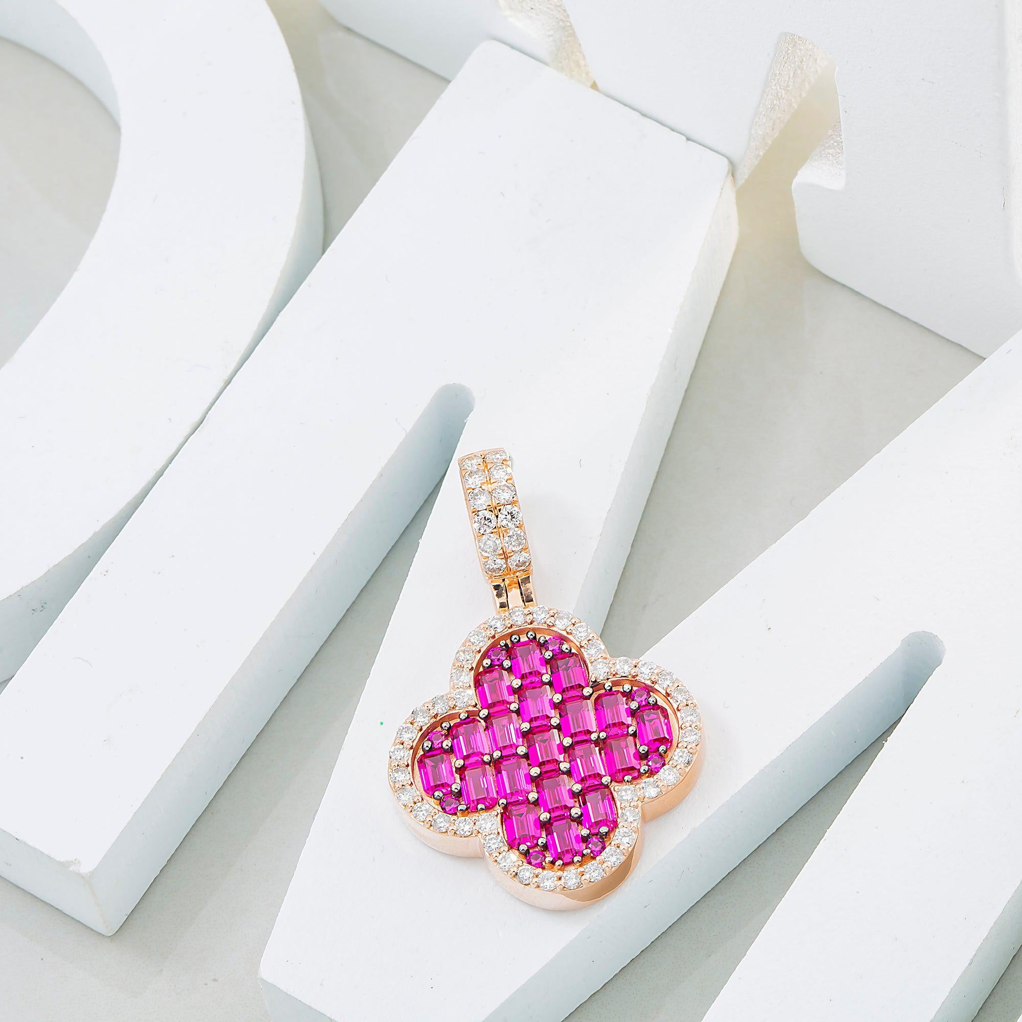14K GOLD ROUND AND BAGUETTE DIAMOND AND RUBY GEMSTONE CLOVER PENDANT 4.40 CTW