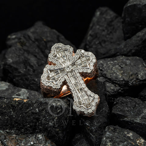 14K GOLD TWO TONE BAGUETTE AND ROUND DIAMOND CROSS RING 4.60 CT
