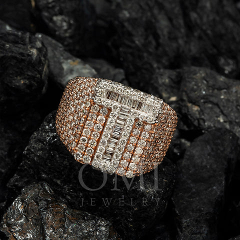 10K GOLD TWO TONE BAGUETTE AND ROUND DIAMOND INITIAL LETTER T SHAPE STATEMENT RING 5.76 CT
