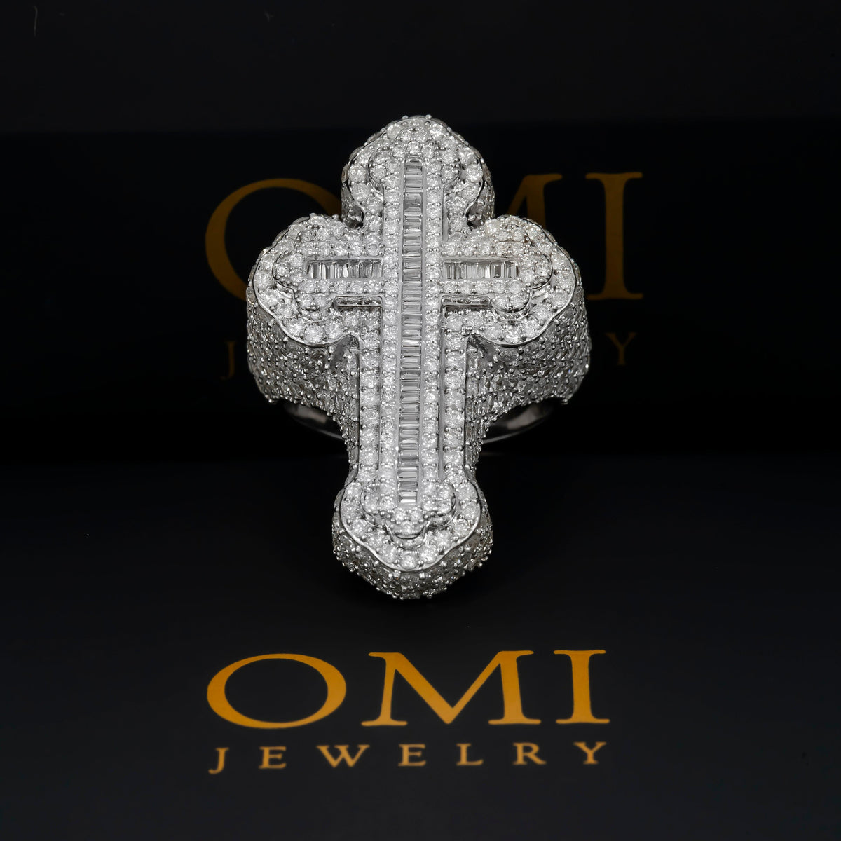 10K GOLD BAGUETTE AND ROUND DIAMOND CROSS RING 5.94 CT