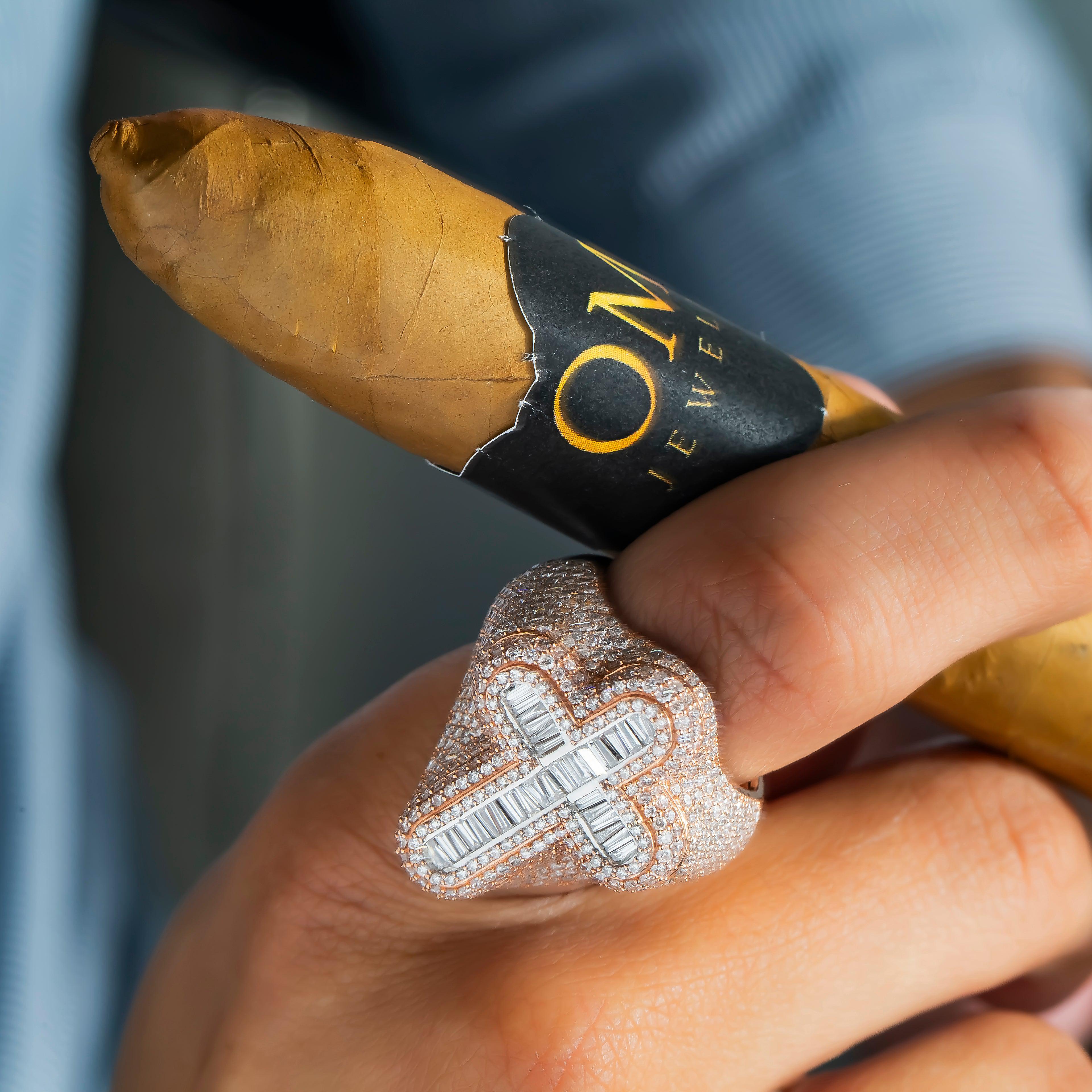 10K GOLD BAGUETTE AND ROUND DIAMOND CROSS STATEMENT RING 4.18 CT