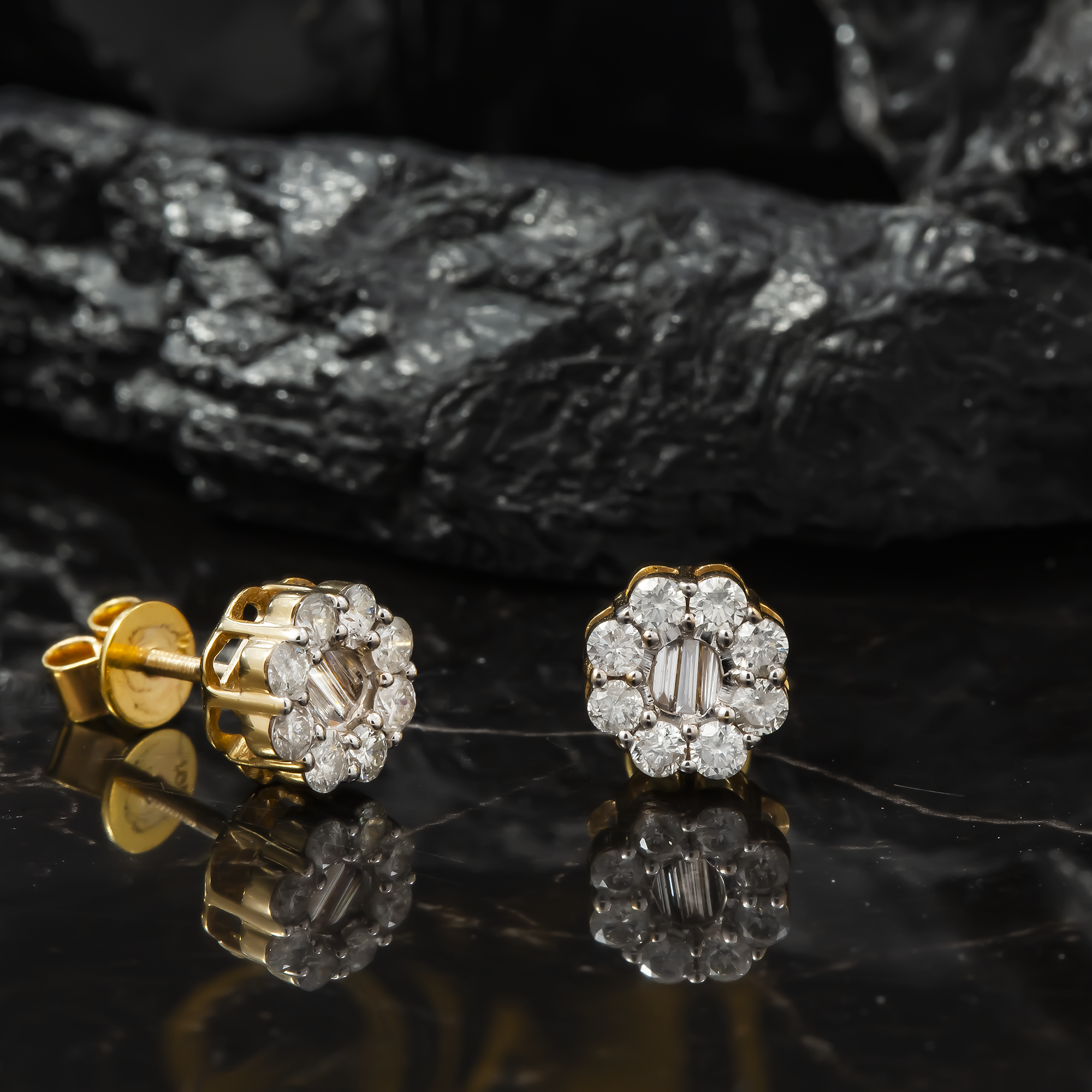 10K GOLD BAGUETTE AND ROUND DIAMOND FLOWER SHAPE EARRINGS 0.77 CTW