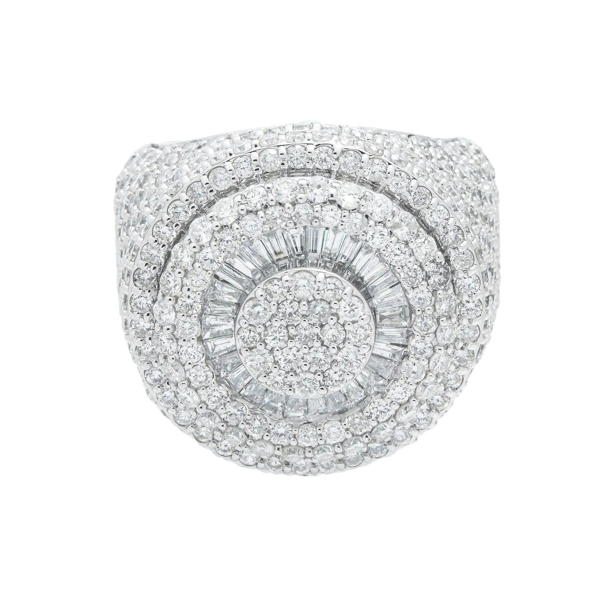 10K GOLD BAGUETTE AND ROUND CLUSTER DIAMOND RING 8.75 CT