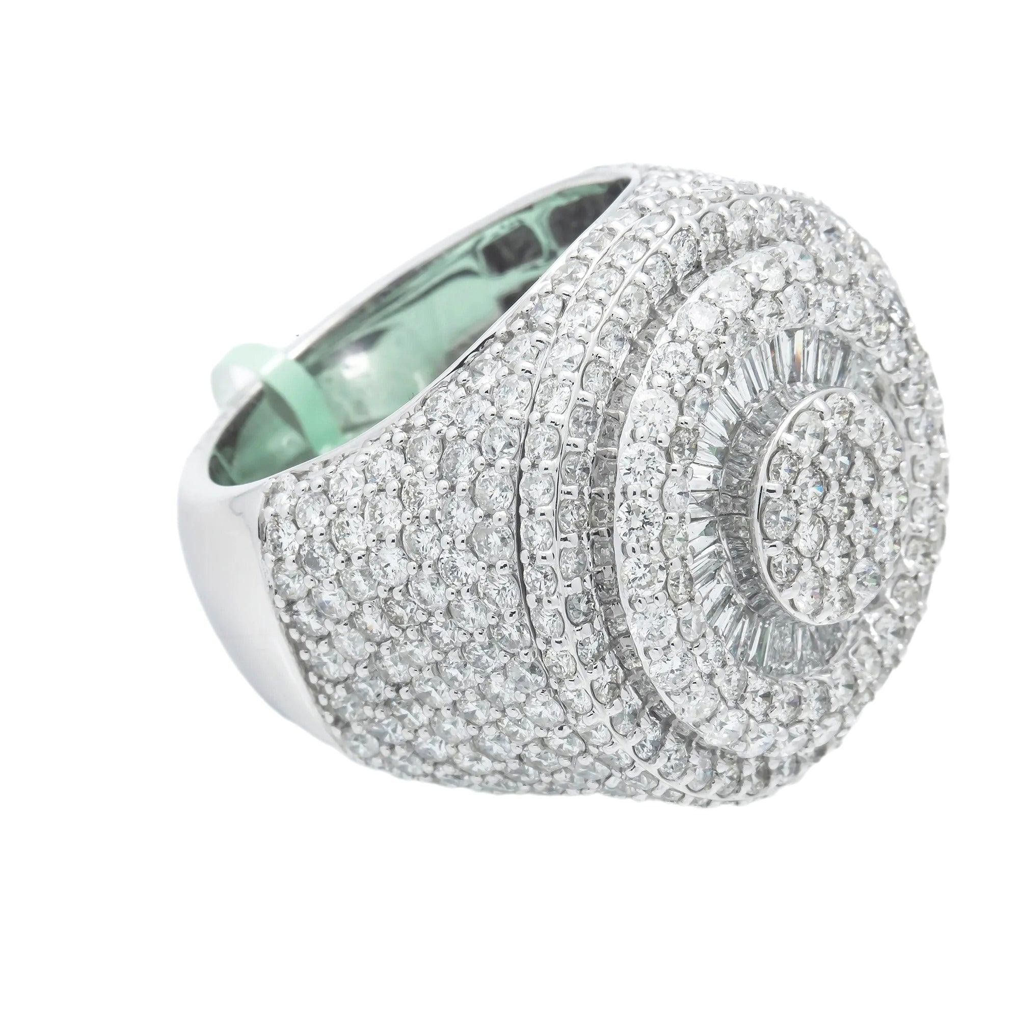 10K GOLD BAGUETTE AND ROUND CLUSTER DIAMOND RING 8.75 CT