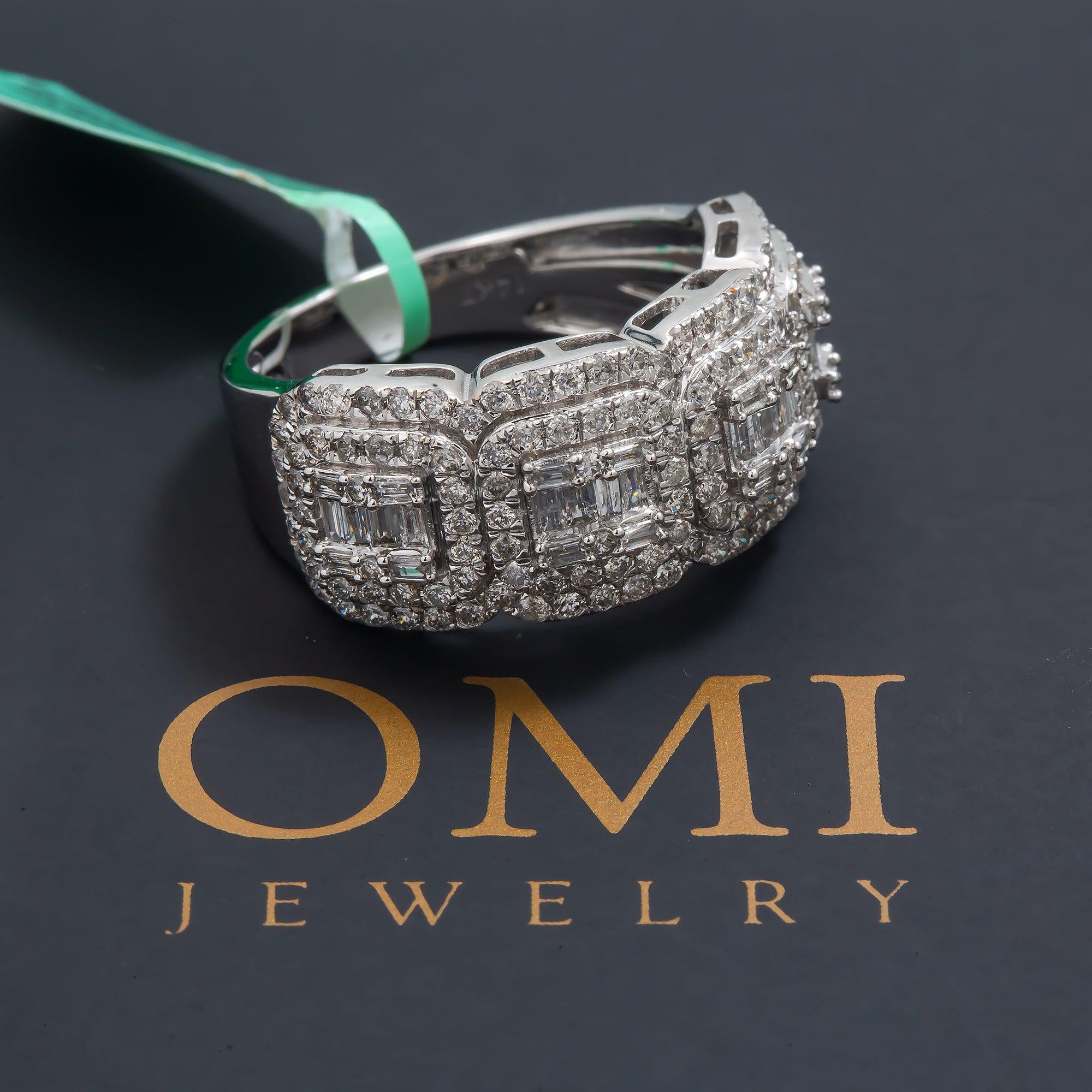 14K GOLD BAGUETTE AND ROUND CLUSTER DIAMOND RING 1.92 CT