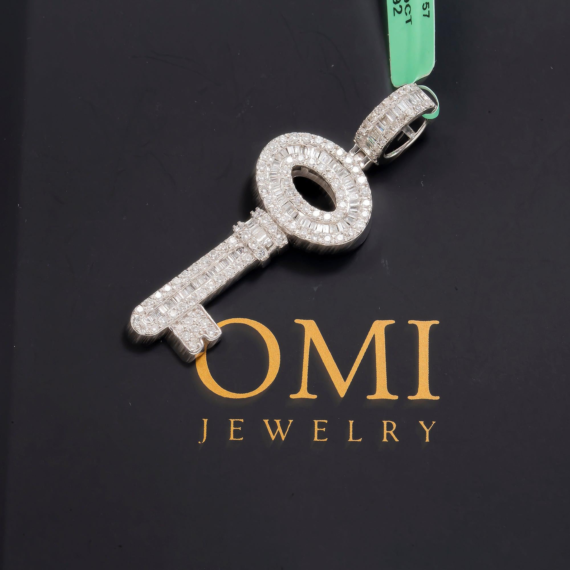 14K GOLD BAGUETTE AND ROUND DIAMOND KEY PENDANT 1.60 CT