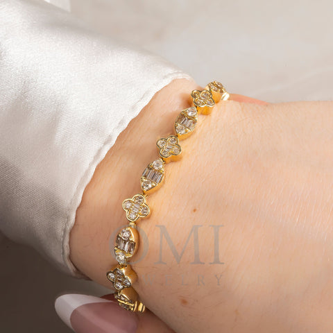 14K GOLD BAGUETTE AND ROUND DIAMONDS SMALL CLOVER BRACELET 4.00 CT