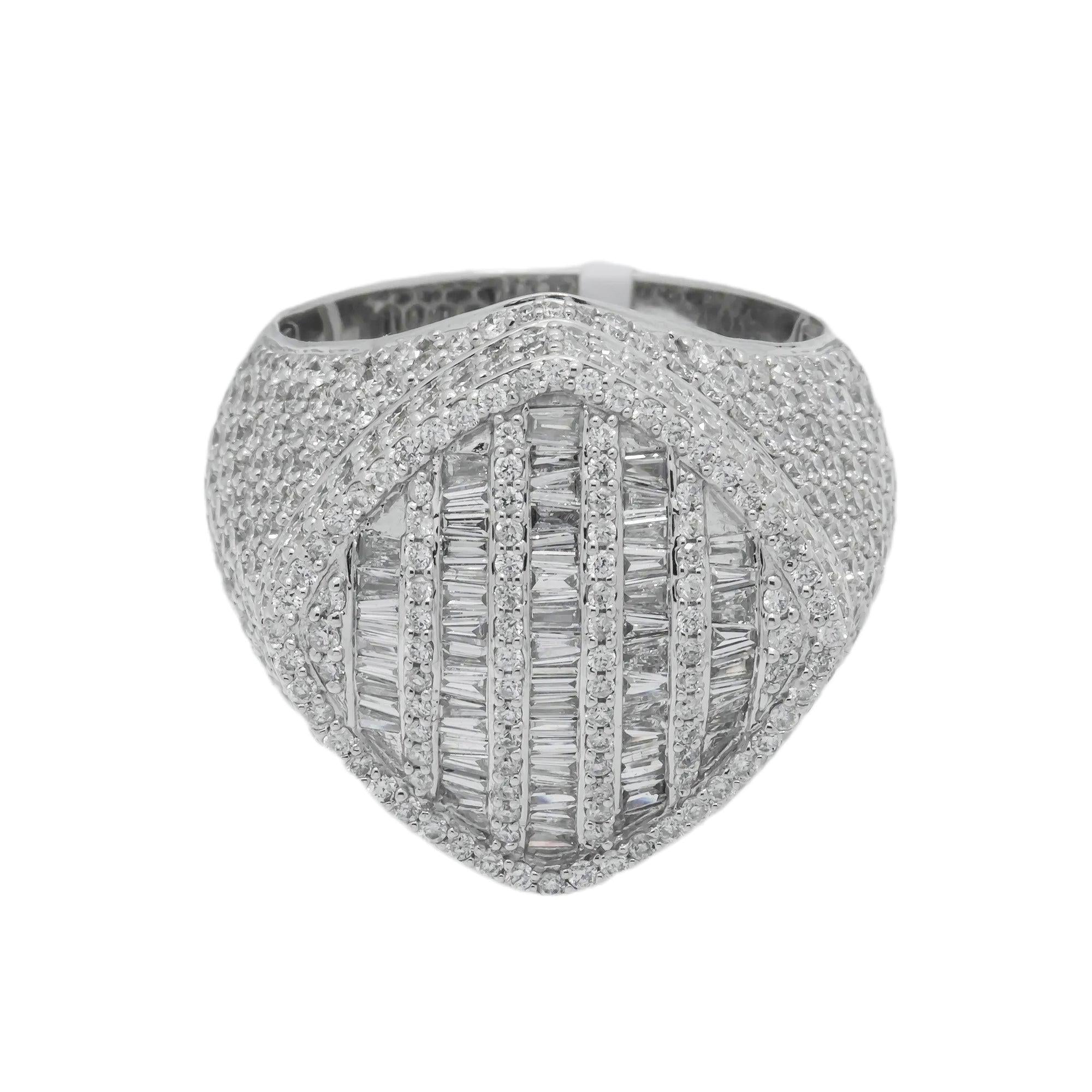 10K GOLD BAGUETTE AND ROUND DIAMOND CLUSTER RING 4.60 CT