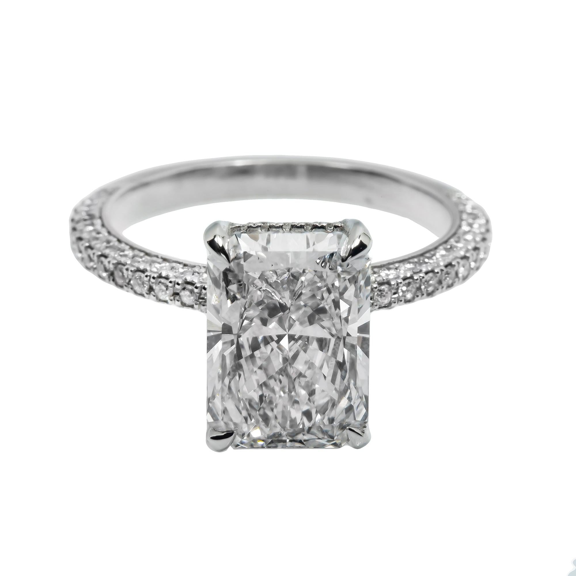 14K GOLD RADIANT CUT DIAMOND ENGAGEMENT RING 0.84 CT