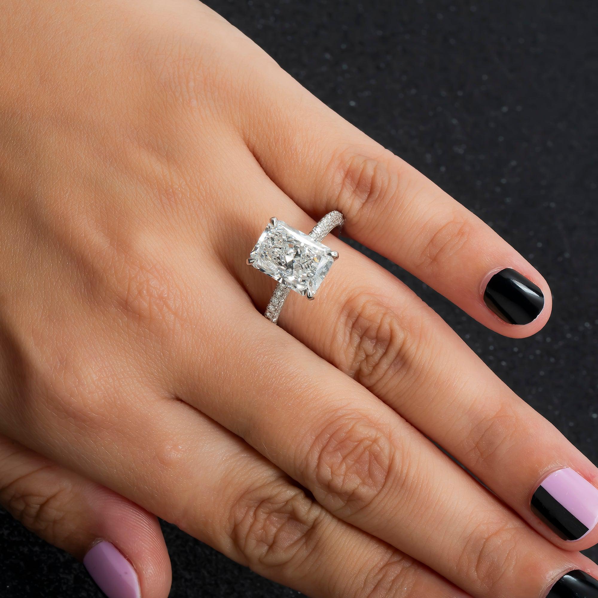 14K GOLD RADIANT CUT DIAMOND ENGAGEMENT RING 0.84 CT