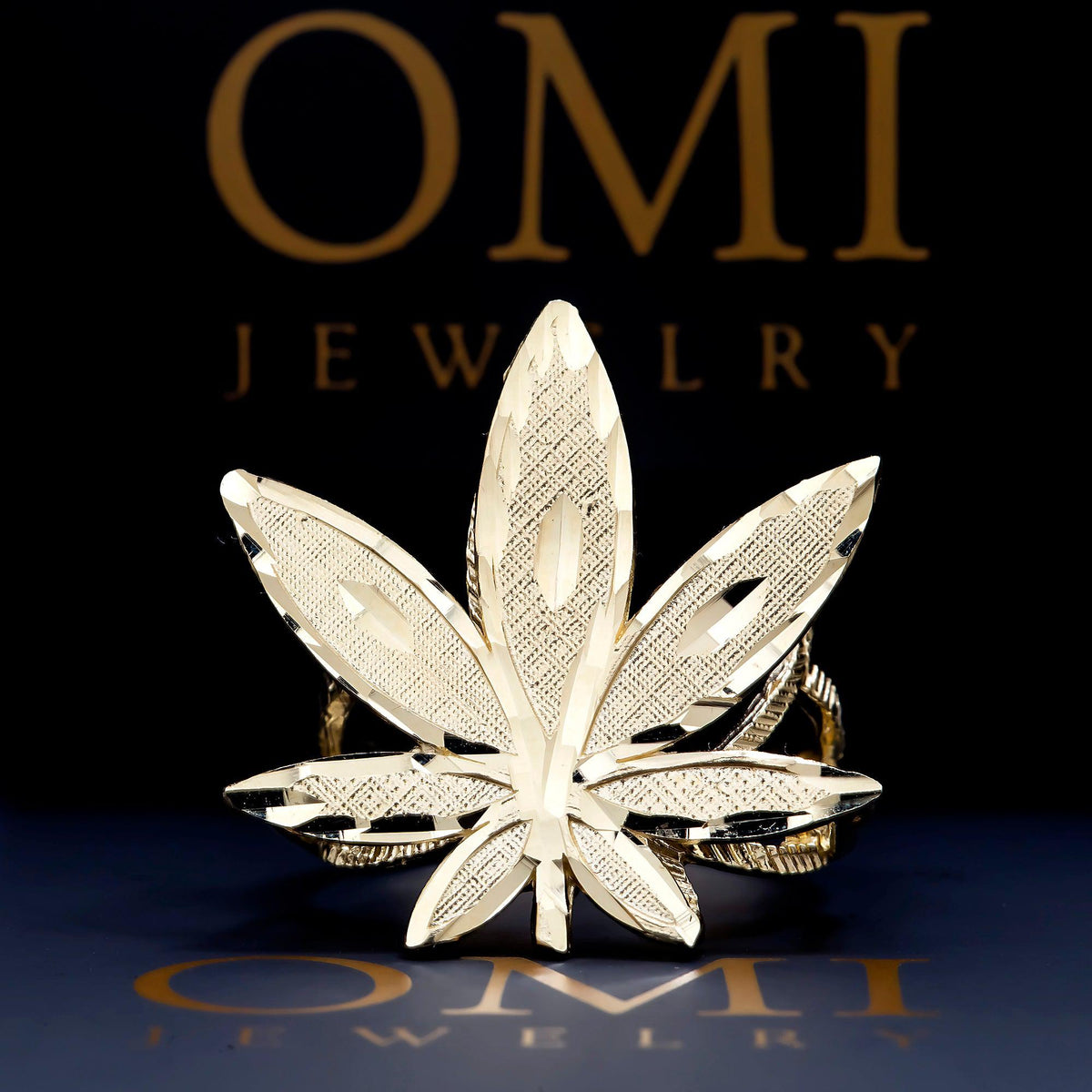 10K GOLD CANNABIS LEAF RING 5.1G