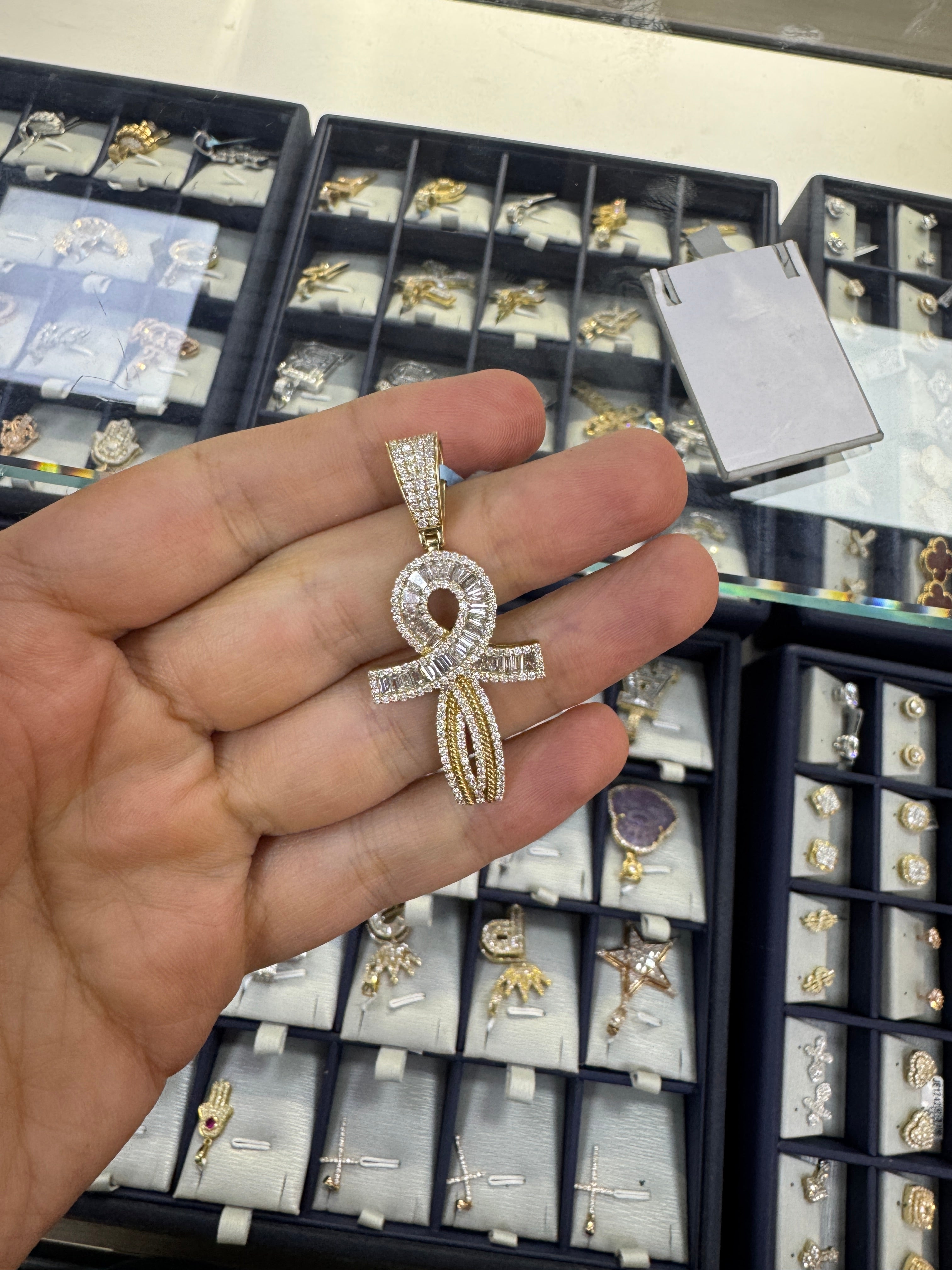 14k pendant with diamonds