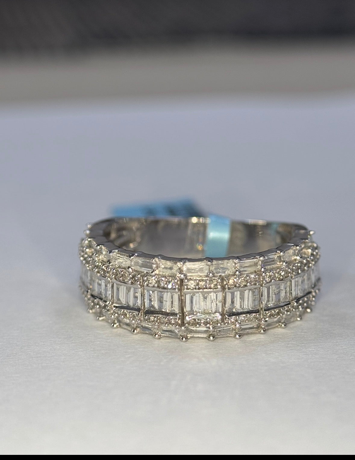 Whit while diamond ring size 8