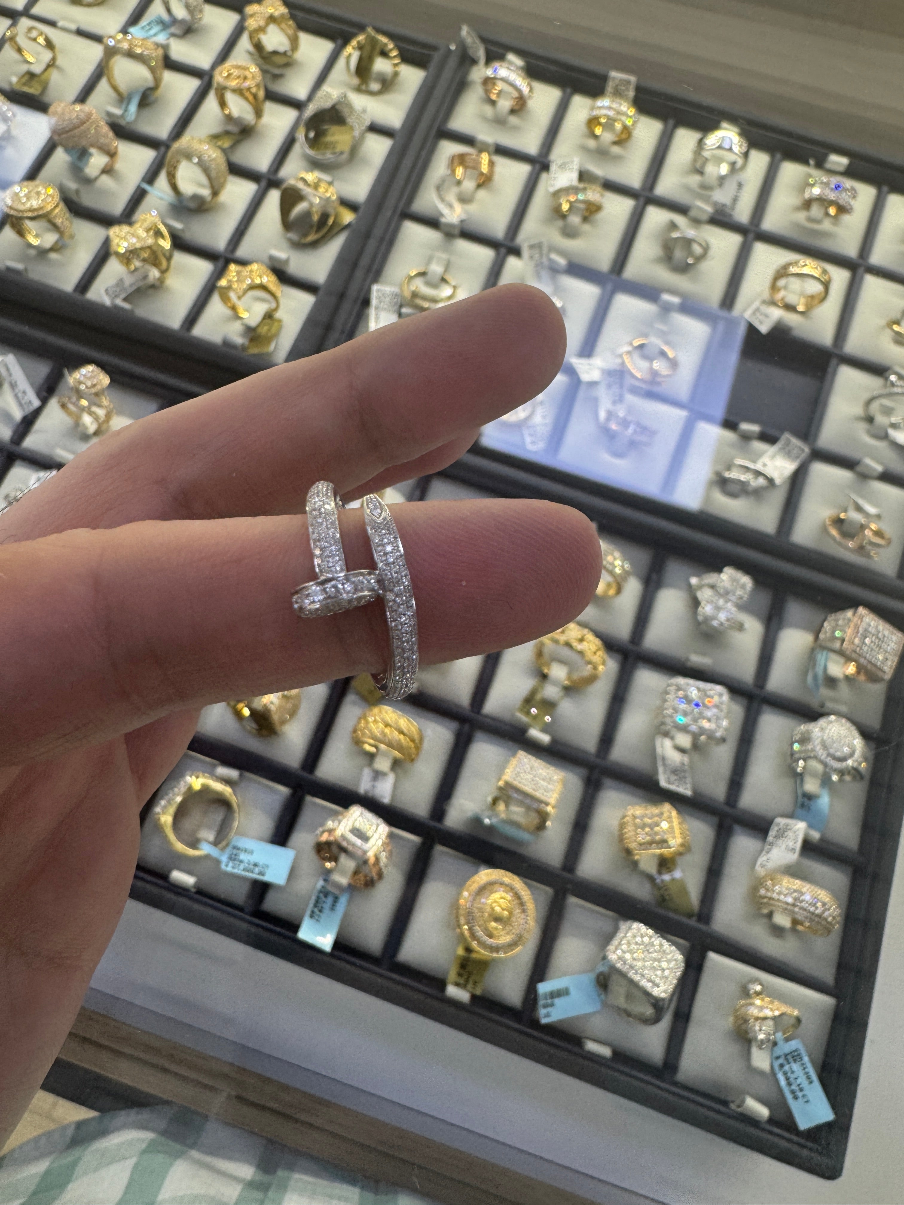 18k nail ring with diamonds size 7