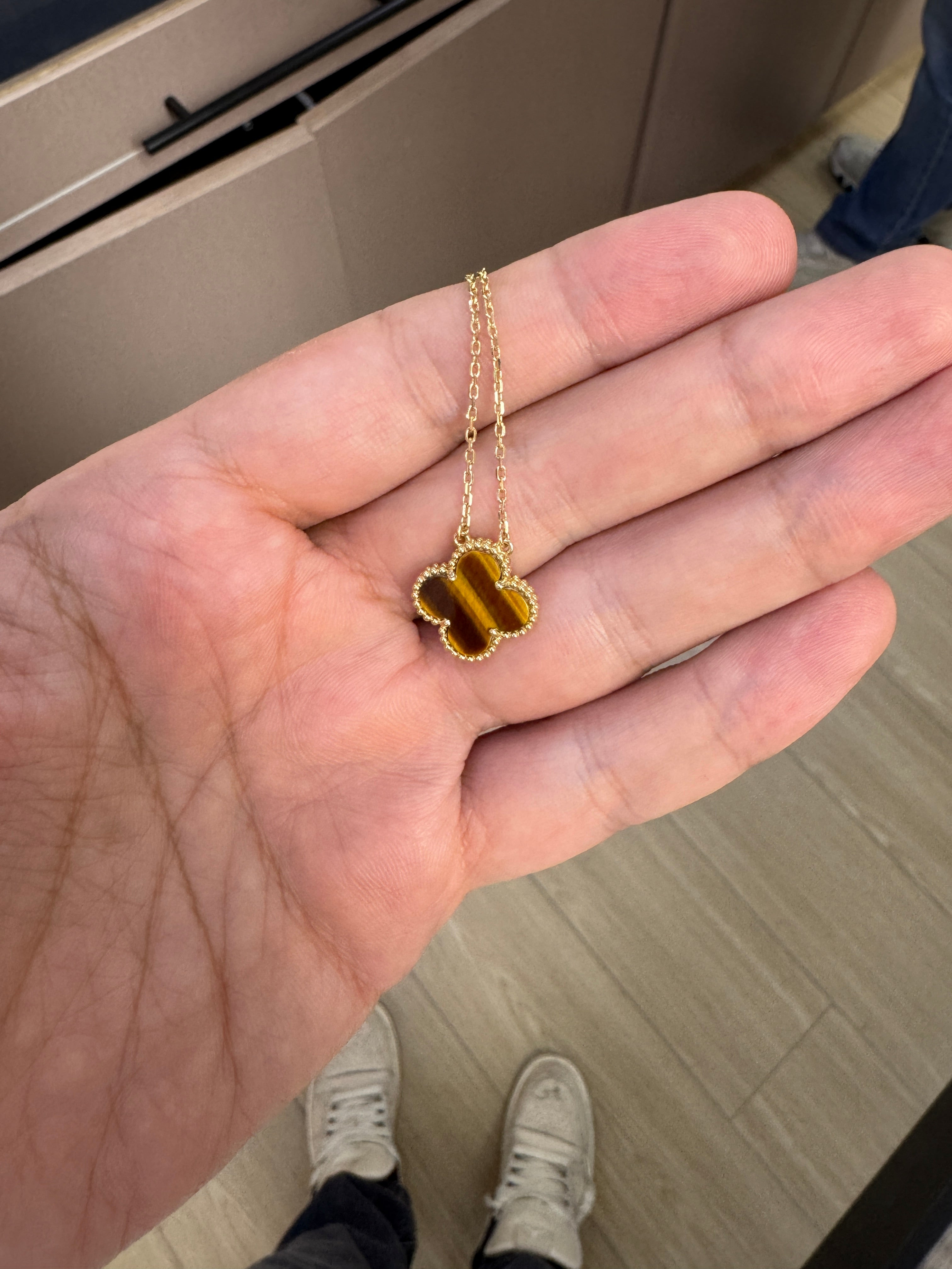 18k clover eye tiger