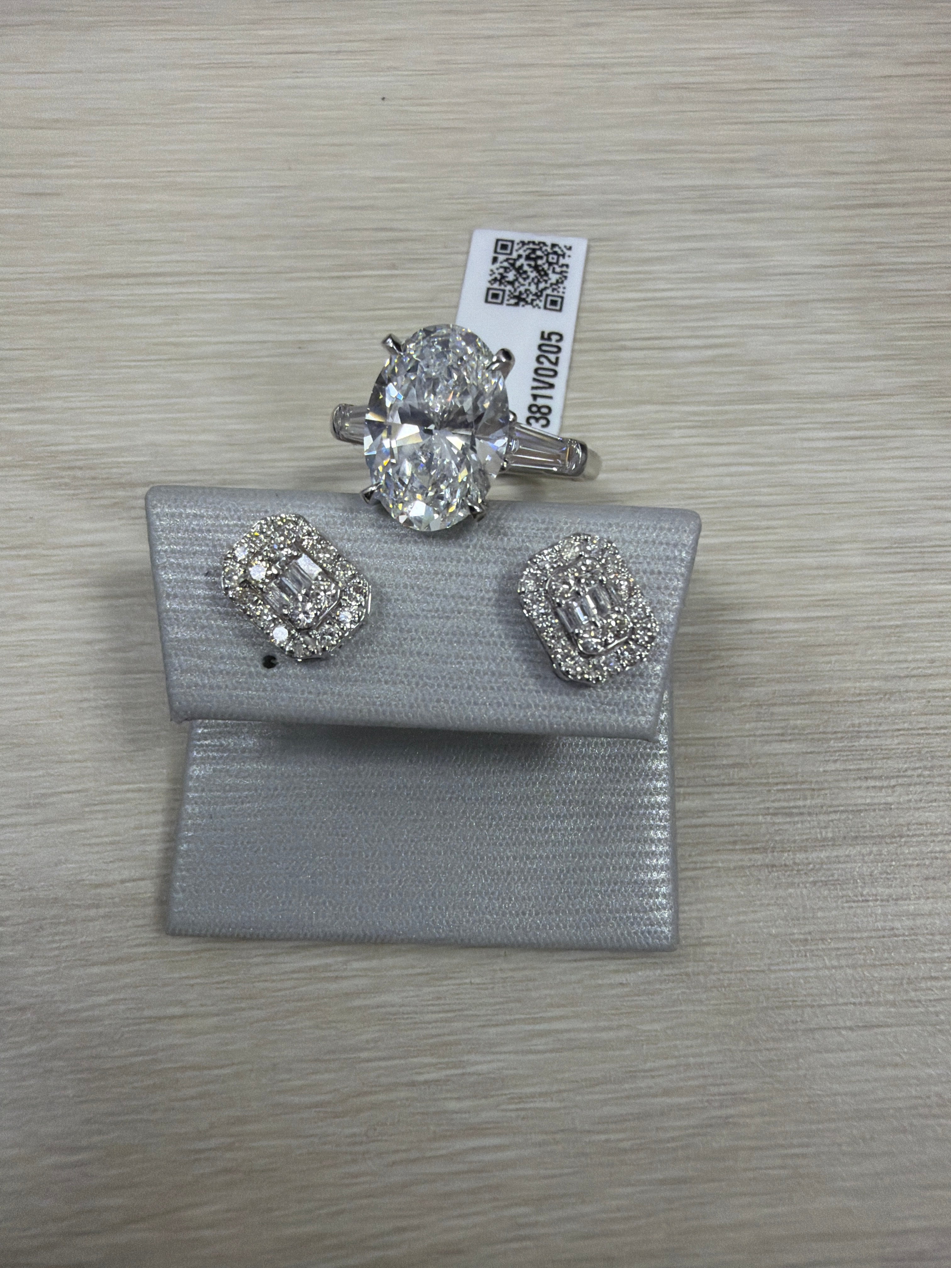 18k Wg lab diamond engaged ring 4.5-5ct center stone plus free diamond earrings