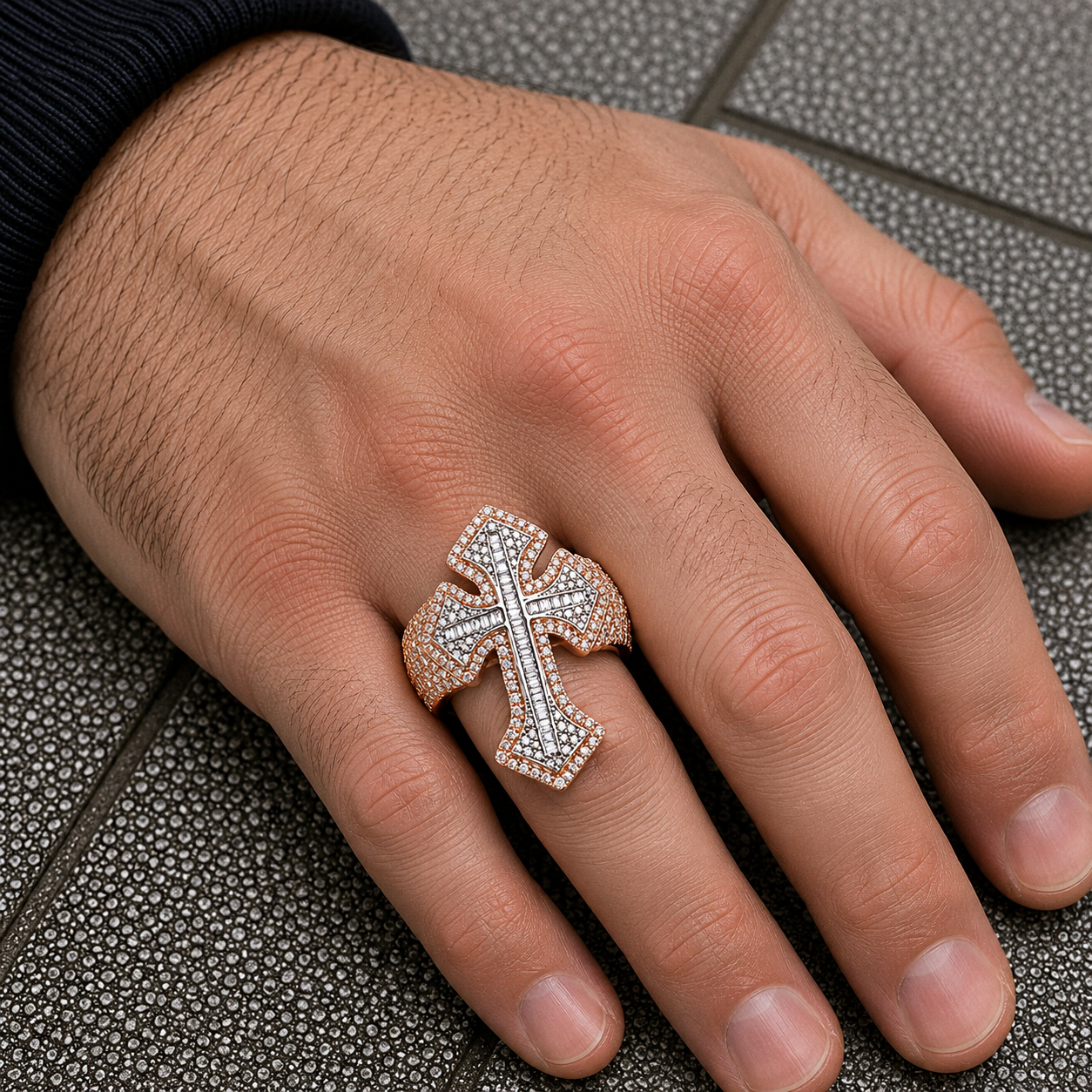 10K GOLD BAGUETTE AND ROUND DIAMOND CROSS STATEMENT RING 1.30 CT