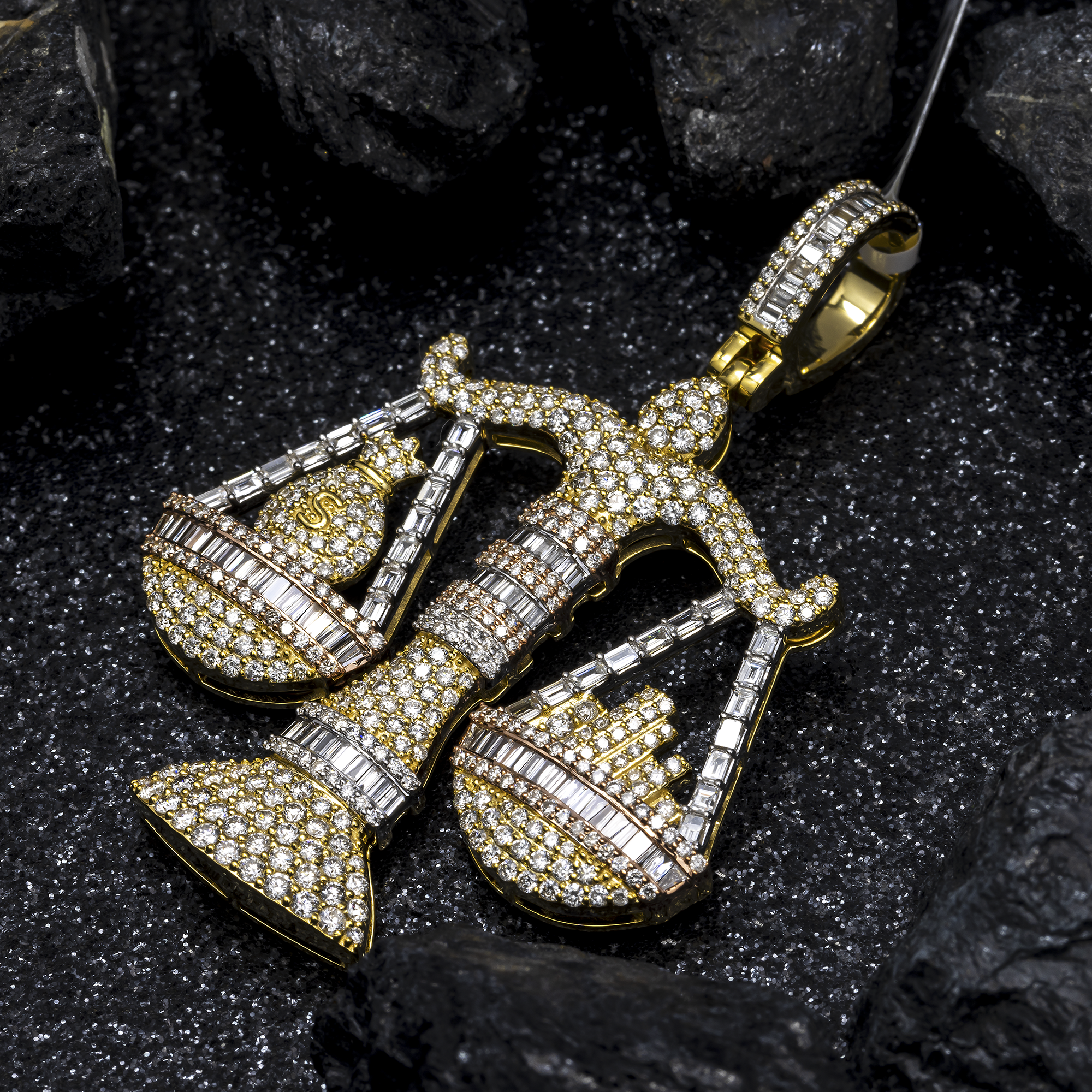 10K GOLD TRICOLOR BAGUETTE AND ROUND DIAMOND SCALE PENDANT 4.00 CT