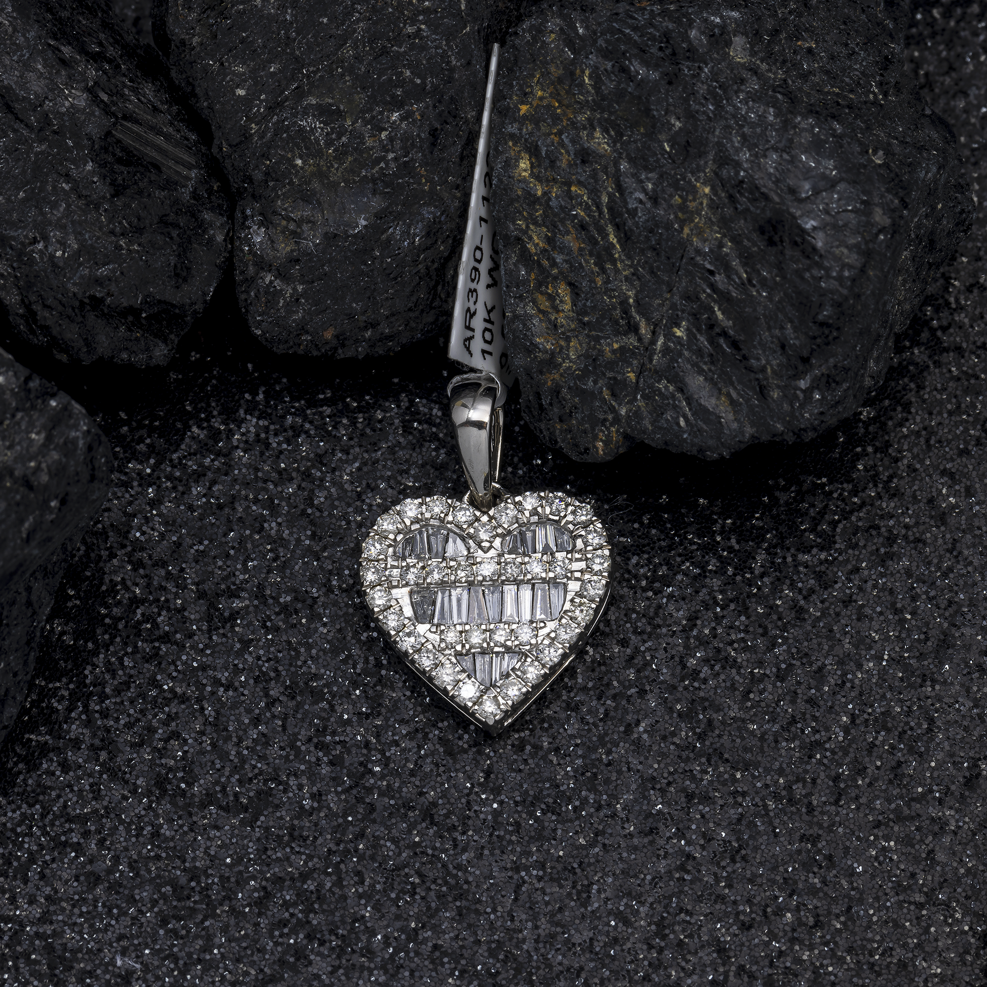 10K GOLD BAGUETTE AND ROUND DIAMOND HEART PENDANT 0.66 CT