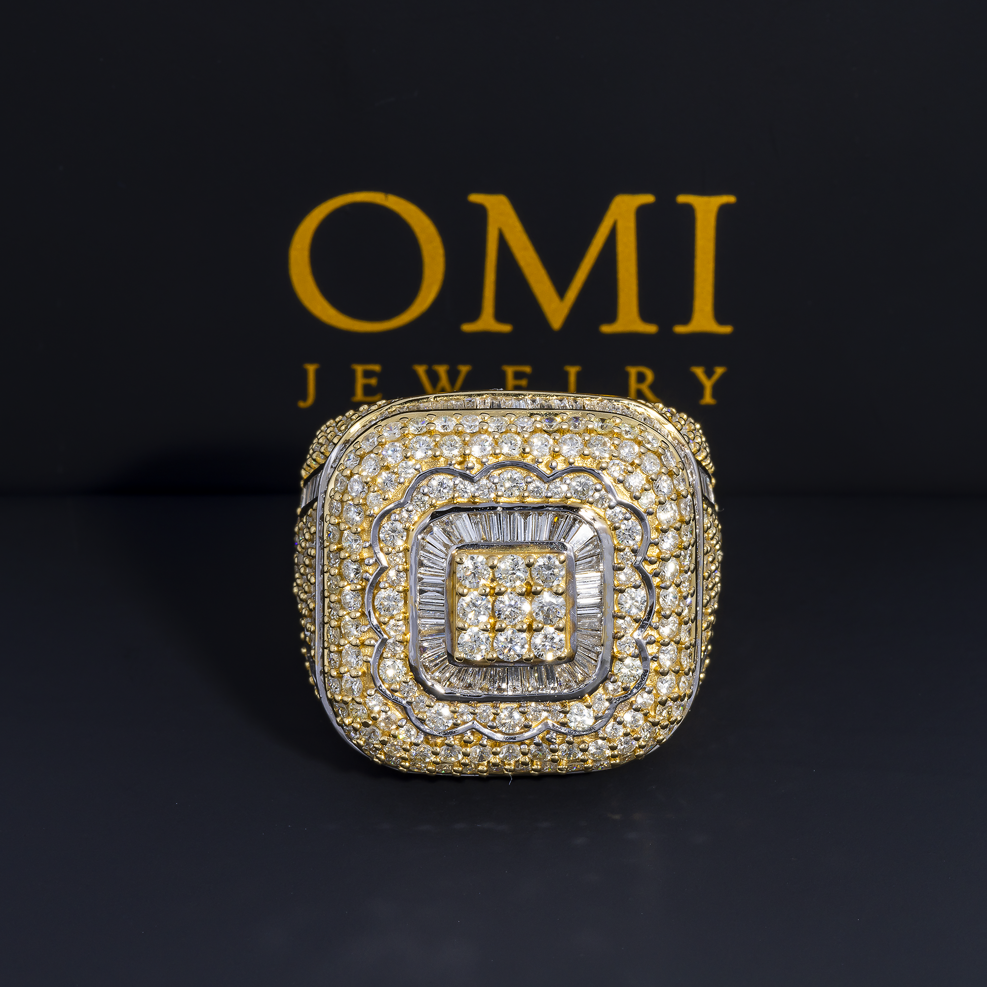 14K GOLD TWO TONE ROUND AND BAGUETTE DIAMOND SQUARE STATEMENT RING 5.25 CT