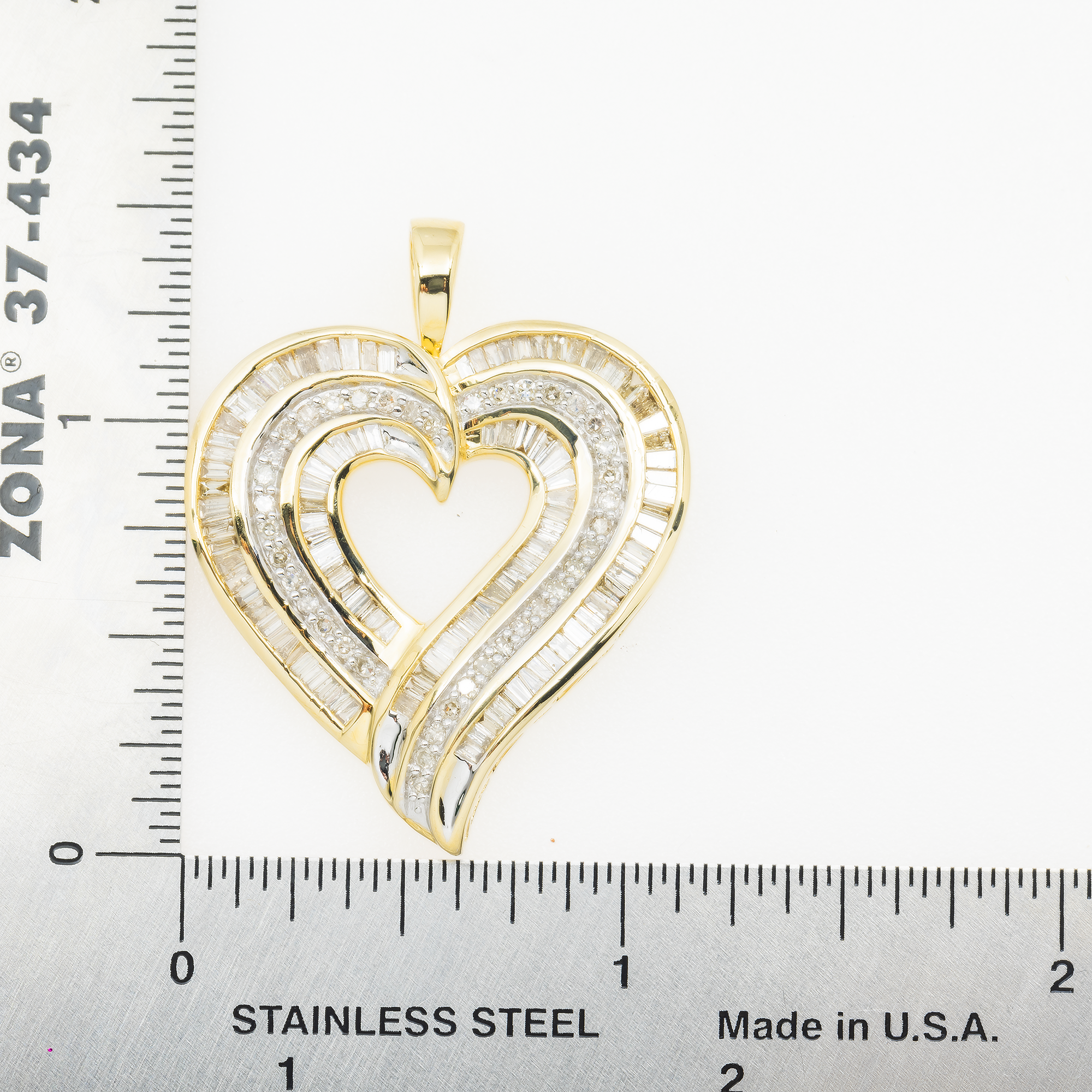 10K GOLD BAGUETTE AND ROUND DIAMOND HEART PENDANT 2.50 CT