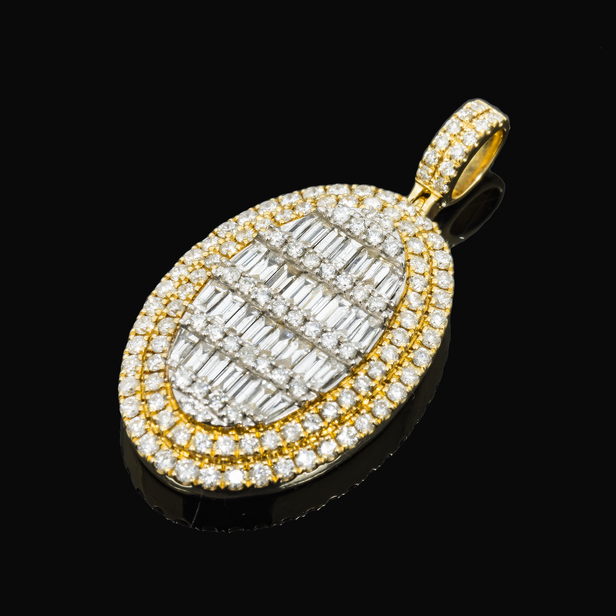 10K GOLD BAGUETTE AND ROUND DIAMOND OVAL PENDANT 2.20 CT