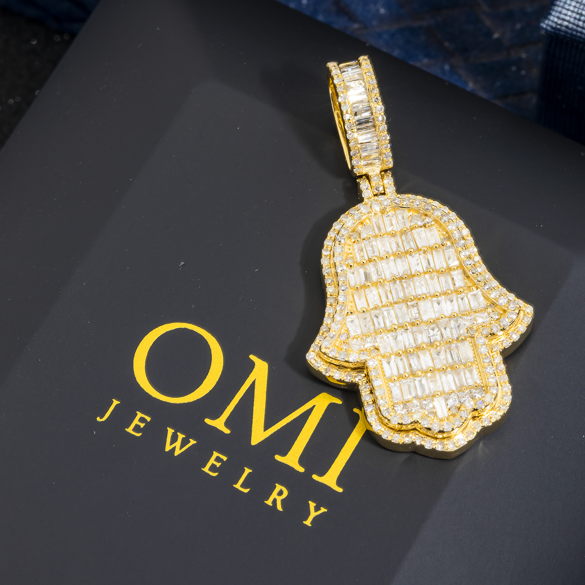 14K GOLD BAGUETTE AND ROUND DIAMOND HAMSA PENDANT 1.91 CT