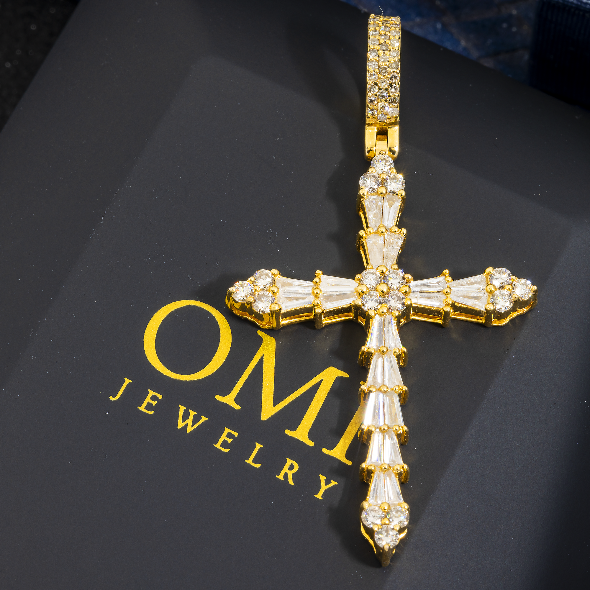 14K GOLD BAGUETTE AND ROUND DIAMOND CROSS PENDANT 2.09 CT