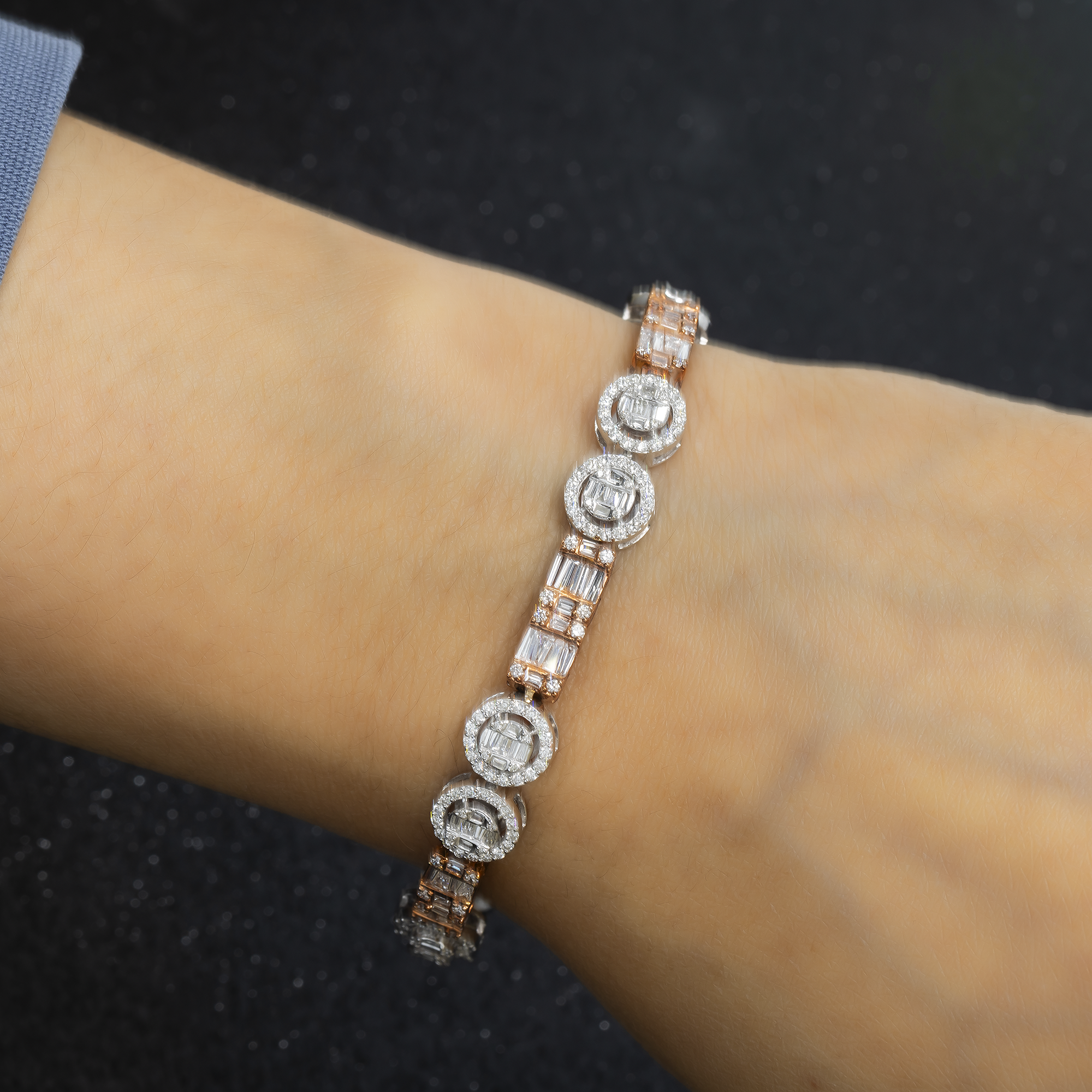 10K GOLD BAGUETTE AND ROUND DIAMONDS TWO TONE BRACELET 5.90 CT