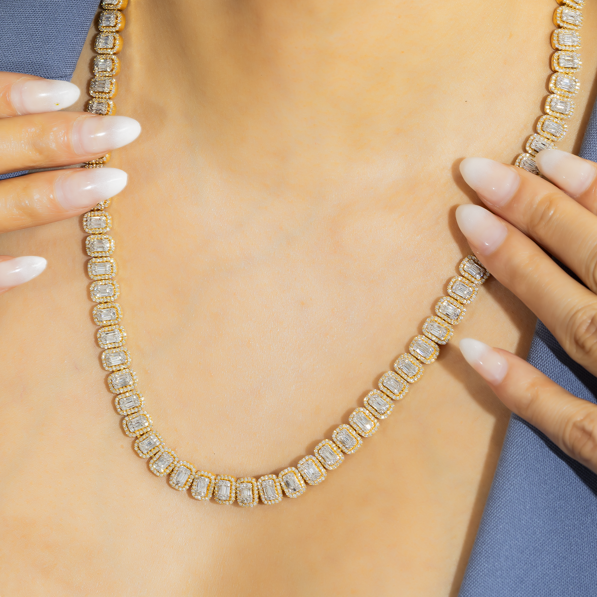 14K GOLD BAGUETTE CLUSTER AND ROUND DIAMOND HALO CHAIN 19.50 CTW