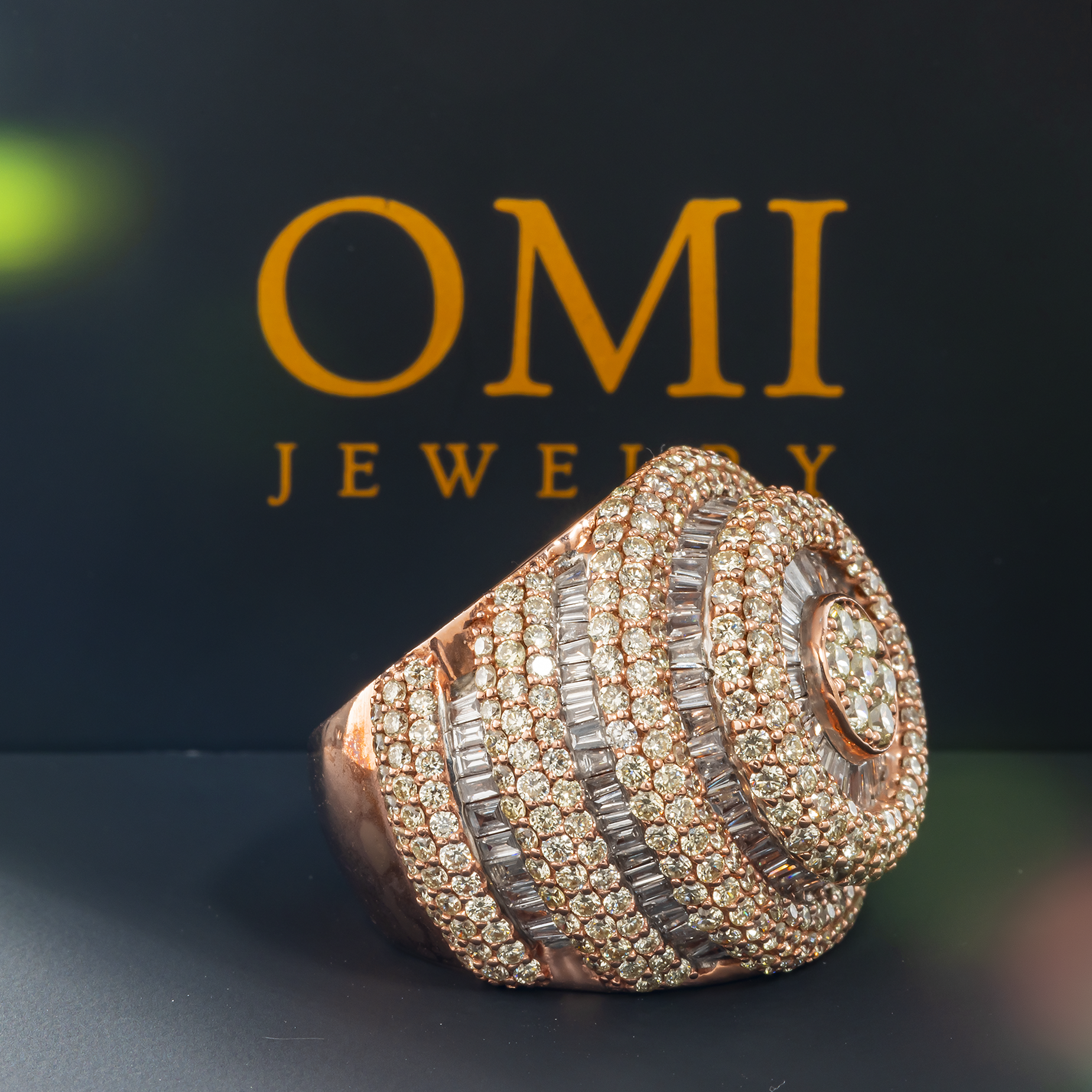 10K GOLD BAGUETTE AND ROUND DIAMOND CLUSTER STATEMENT RING 2.06 CT