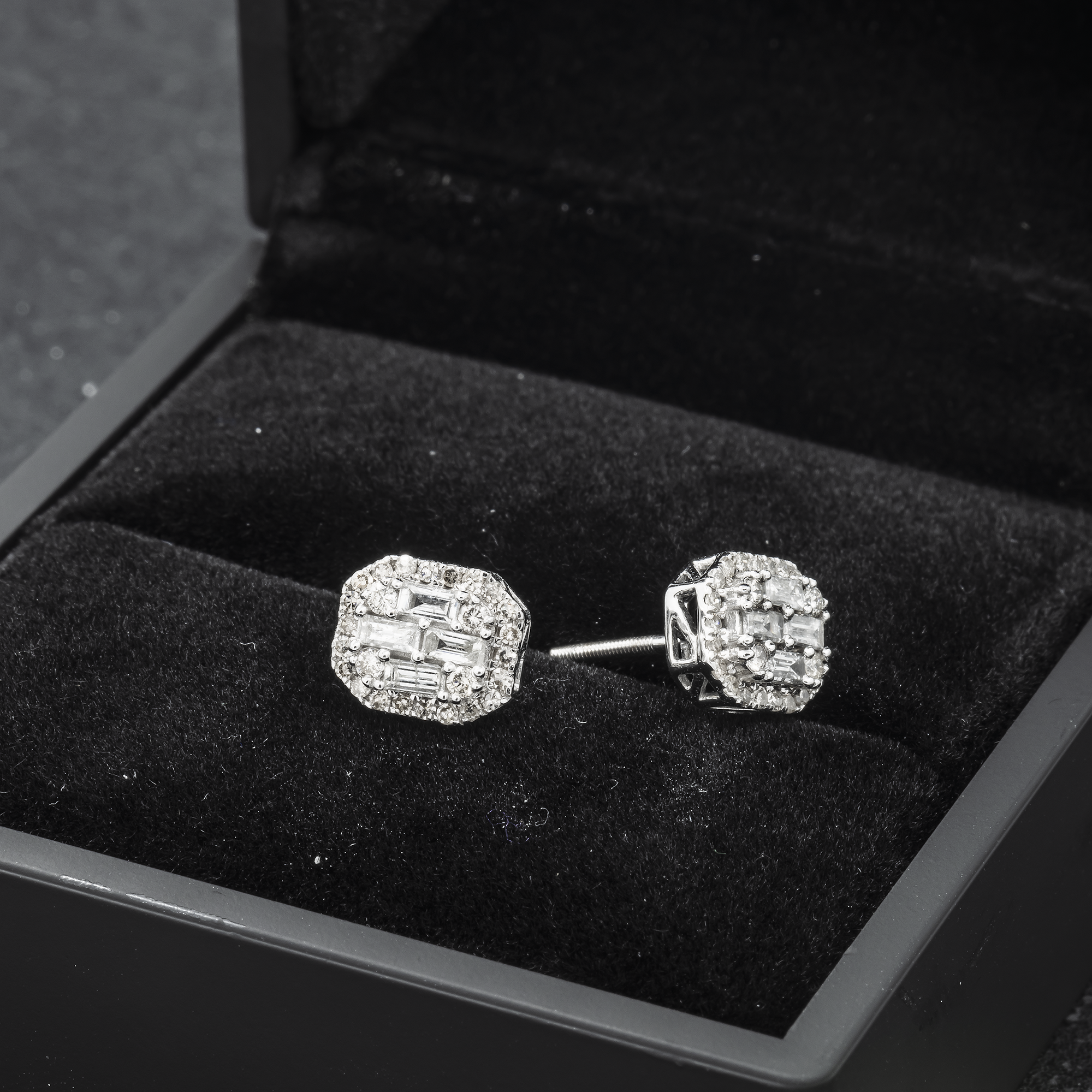 14K GOLD BAGUETTE AND ROUND DIAMOND EARRINGS 0.89 CTW