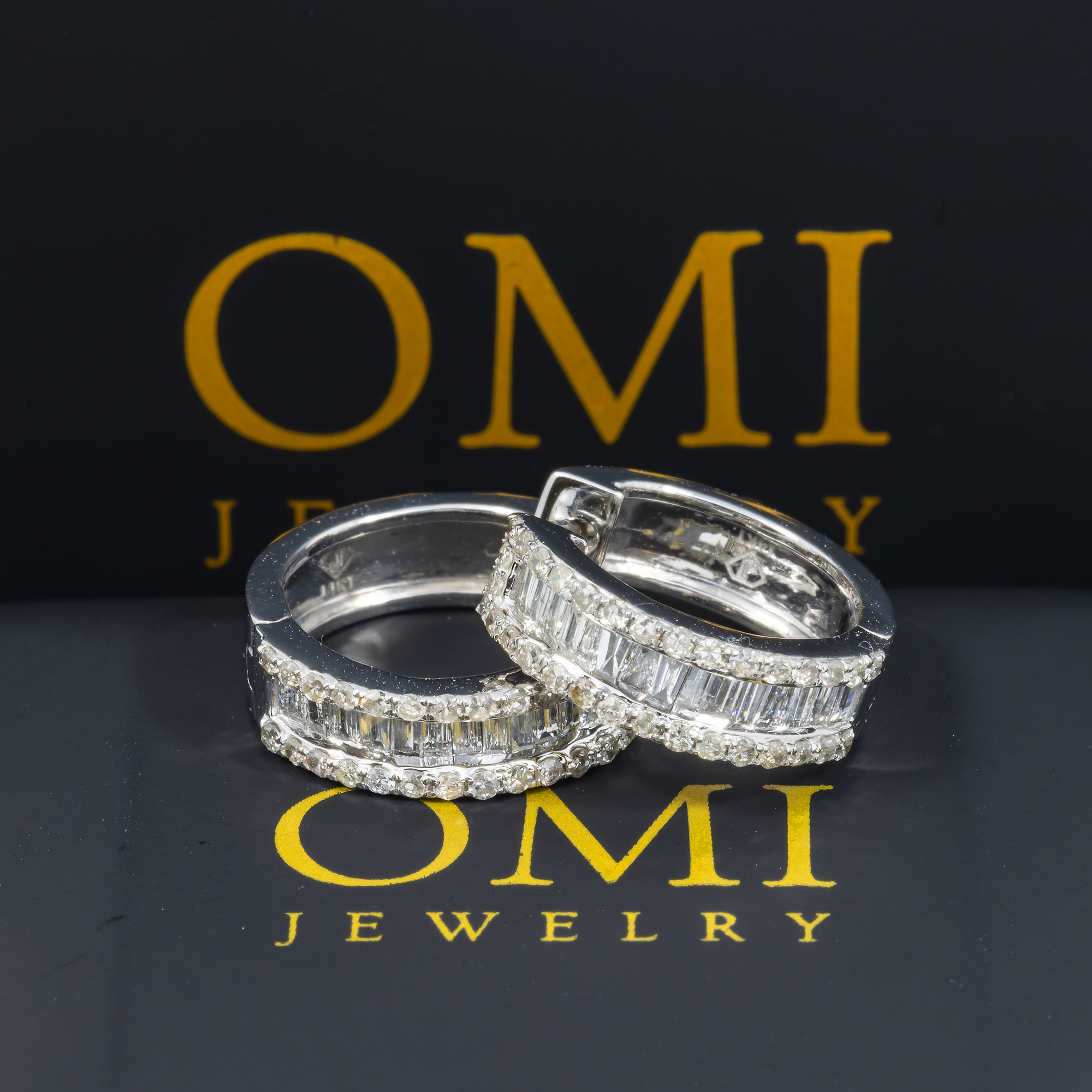 14K GOLD BAGUETTE AND ROUND DIAMOND HUGGIES 0.94 CTW