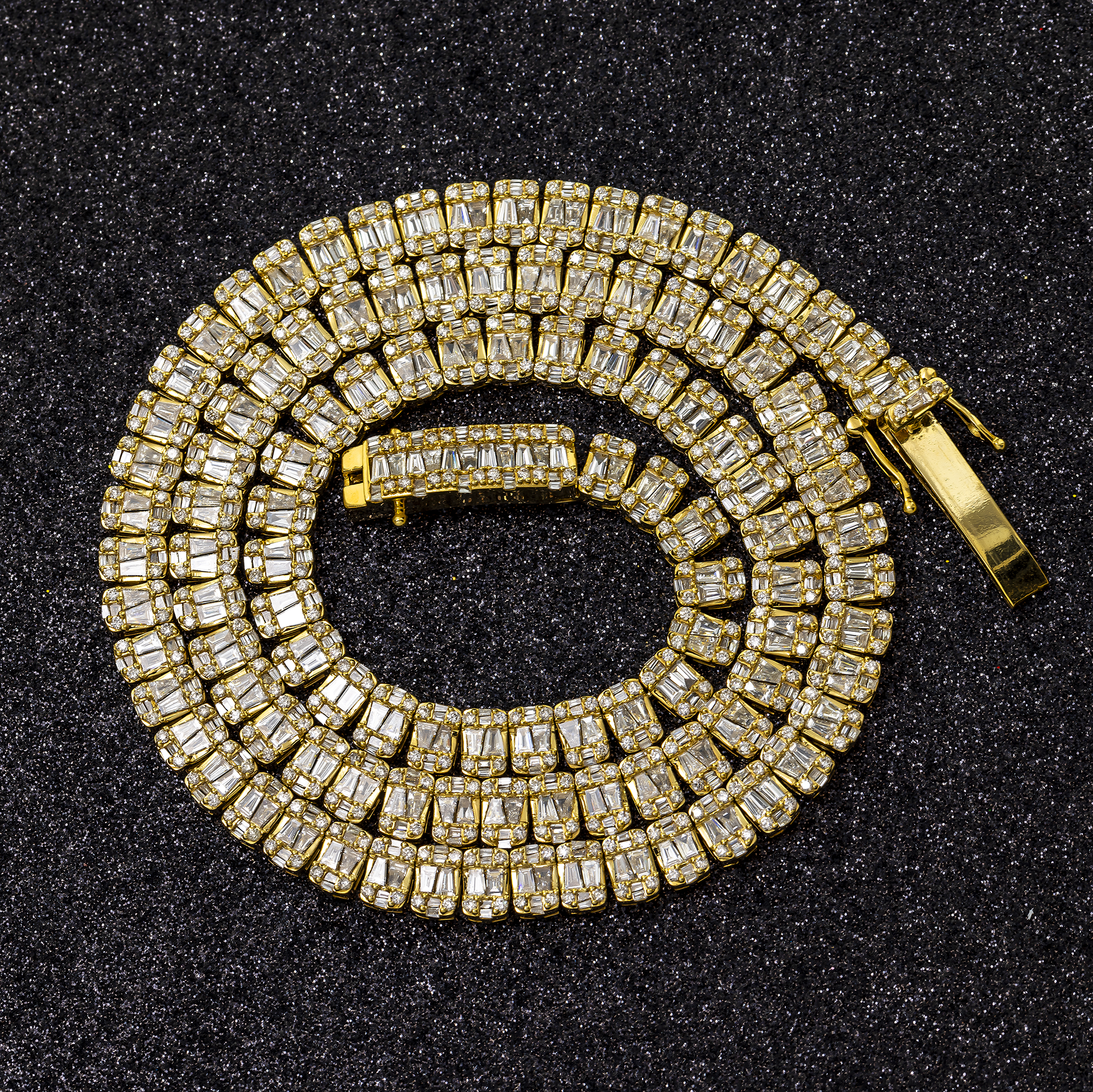 10K GOLD BAGUETTE CLUSTER AND ROUND DIAMOND CHAIN 20.00 CT