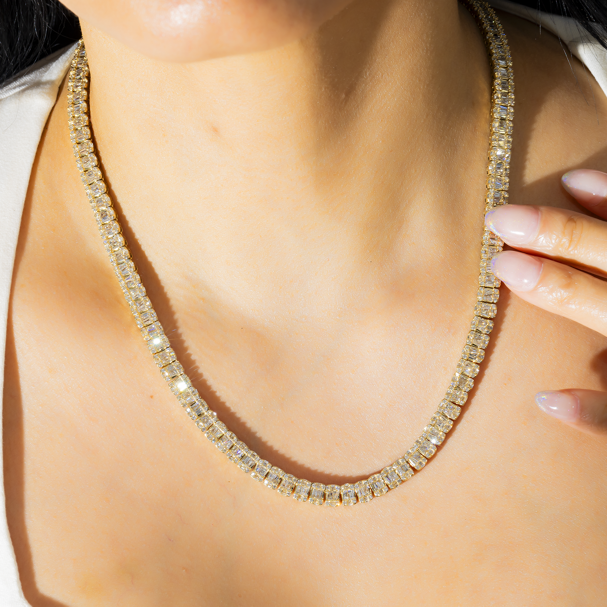 10K GOLD BAGUETTE CLUSTER AND ROUND DIAMOND CHAIN 20.00 CT