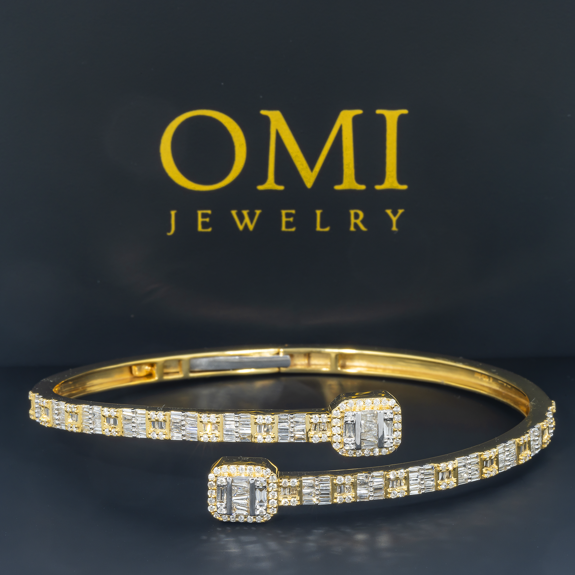 10K GOLD ROUND AND BAGUETTE DIAMOND SQUARE SHAPE BANGLE 1.49 CT