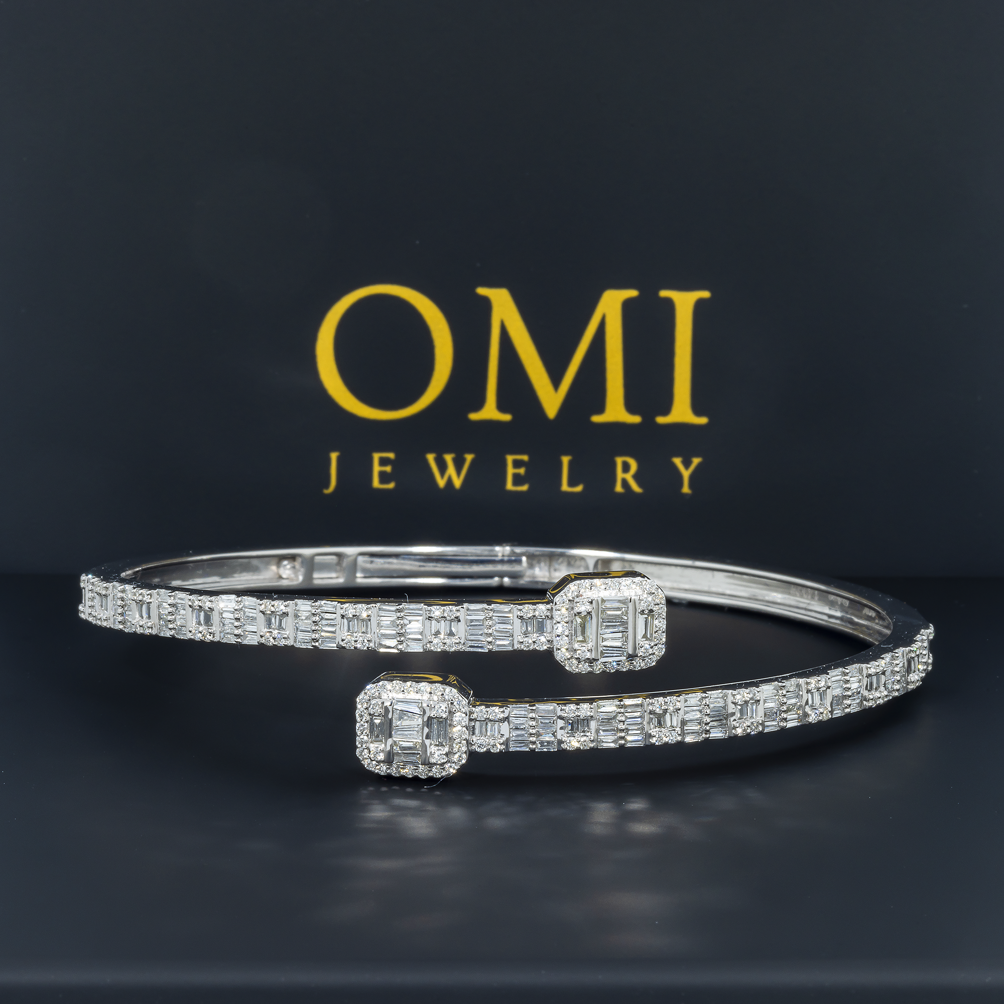 10K GOLD ROUND AND BAGUETTE DIAMOND SQUARE SHAPE BANGLE 1.49 CT