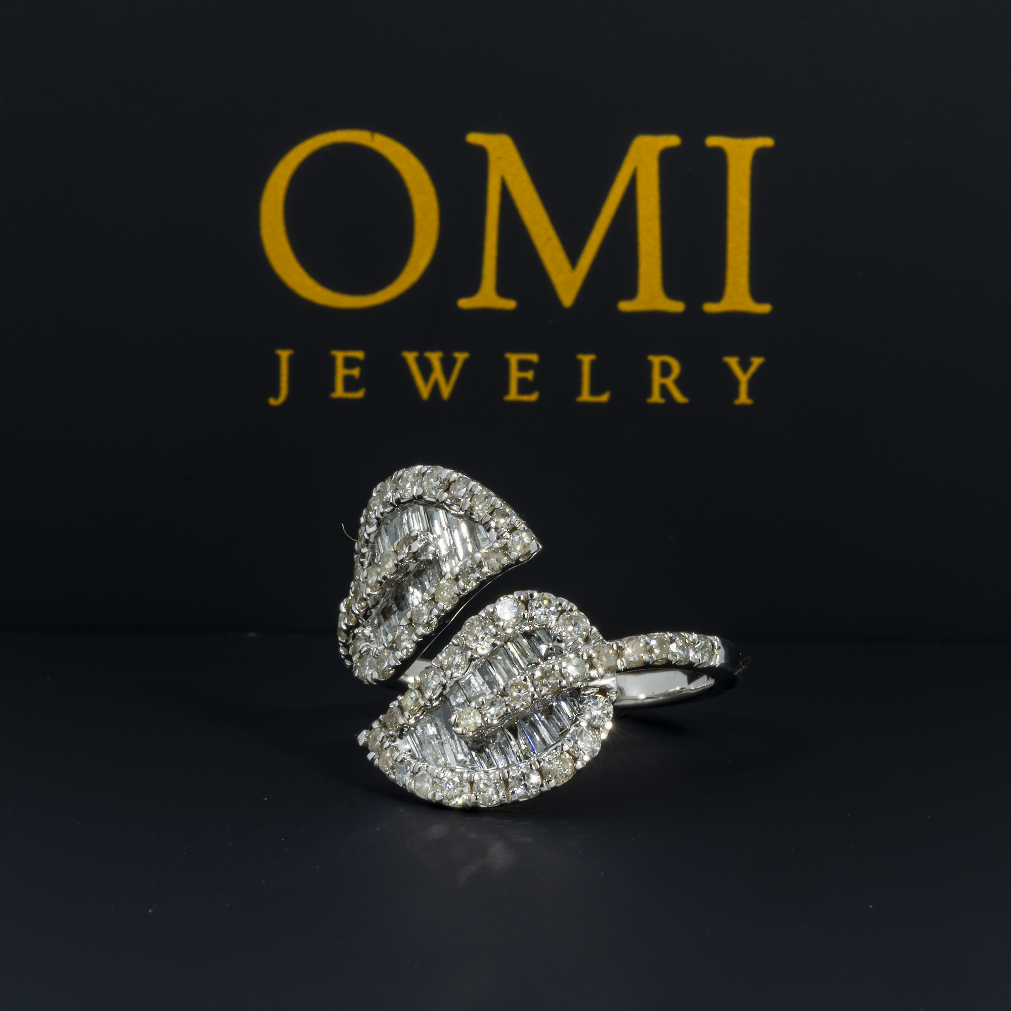 10K GOLD ROUND AND BAGUETTE DIAMOND LEAF BYPASS RING 1.55 CT