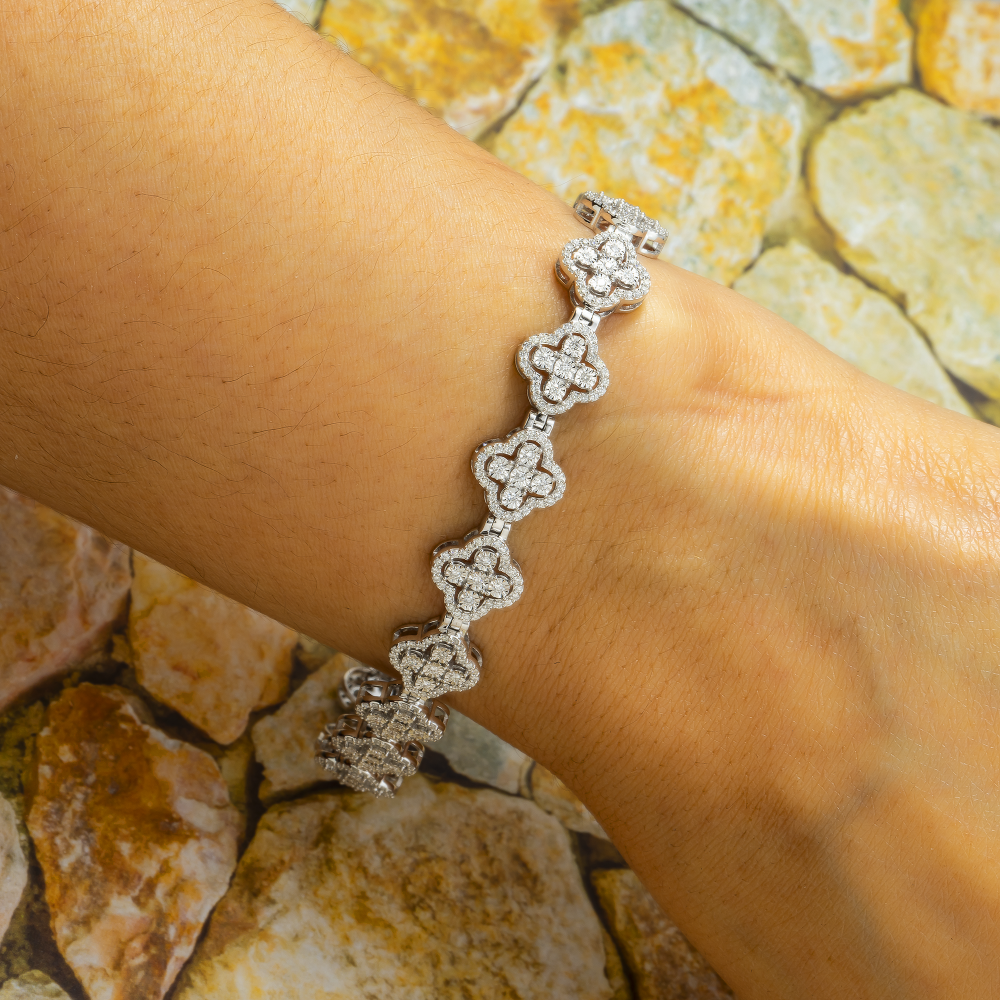 14K GOLD CLOVER BRACELET 1.86 CT