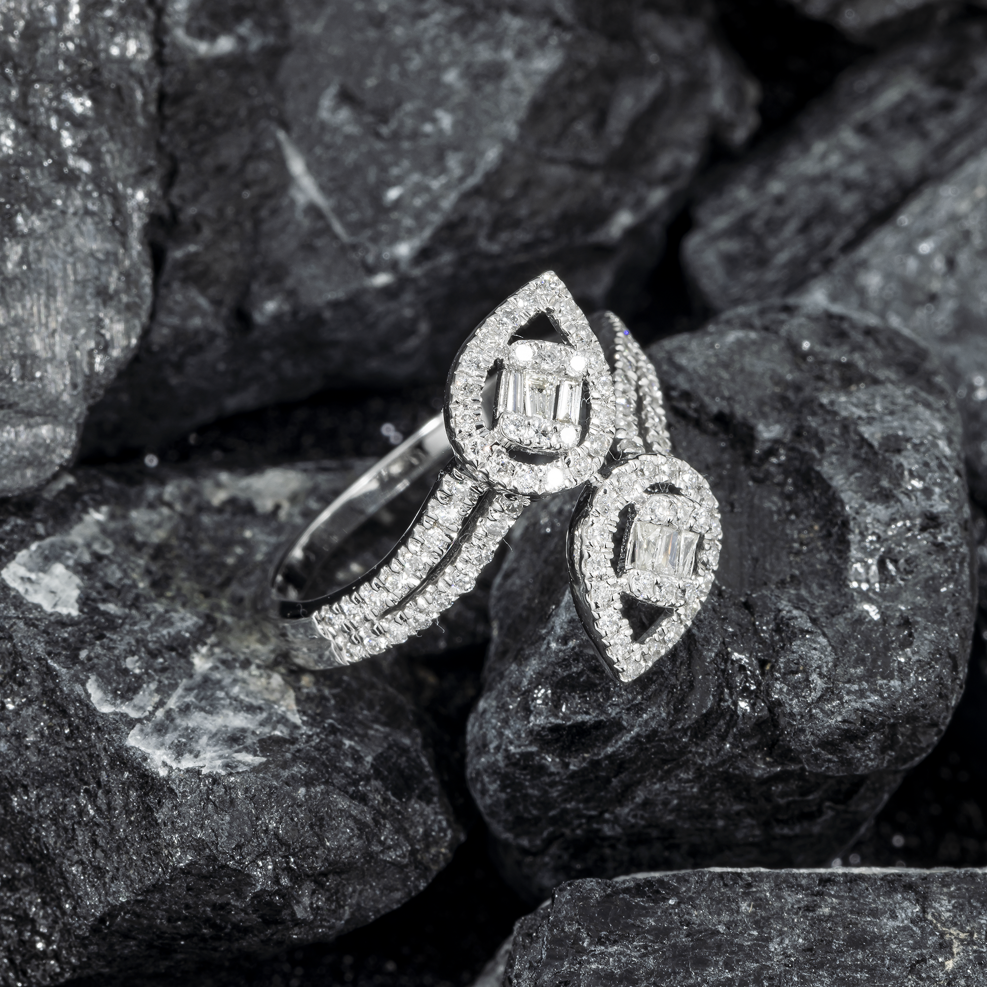 10K GOLD ROUND AND BAGUETTE DIAMOND DROP SHAPED BYPASS RING 0.55 CT