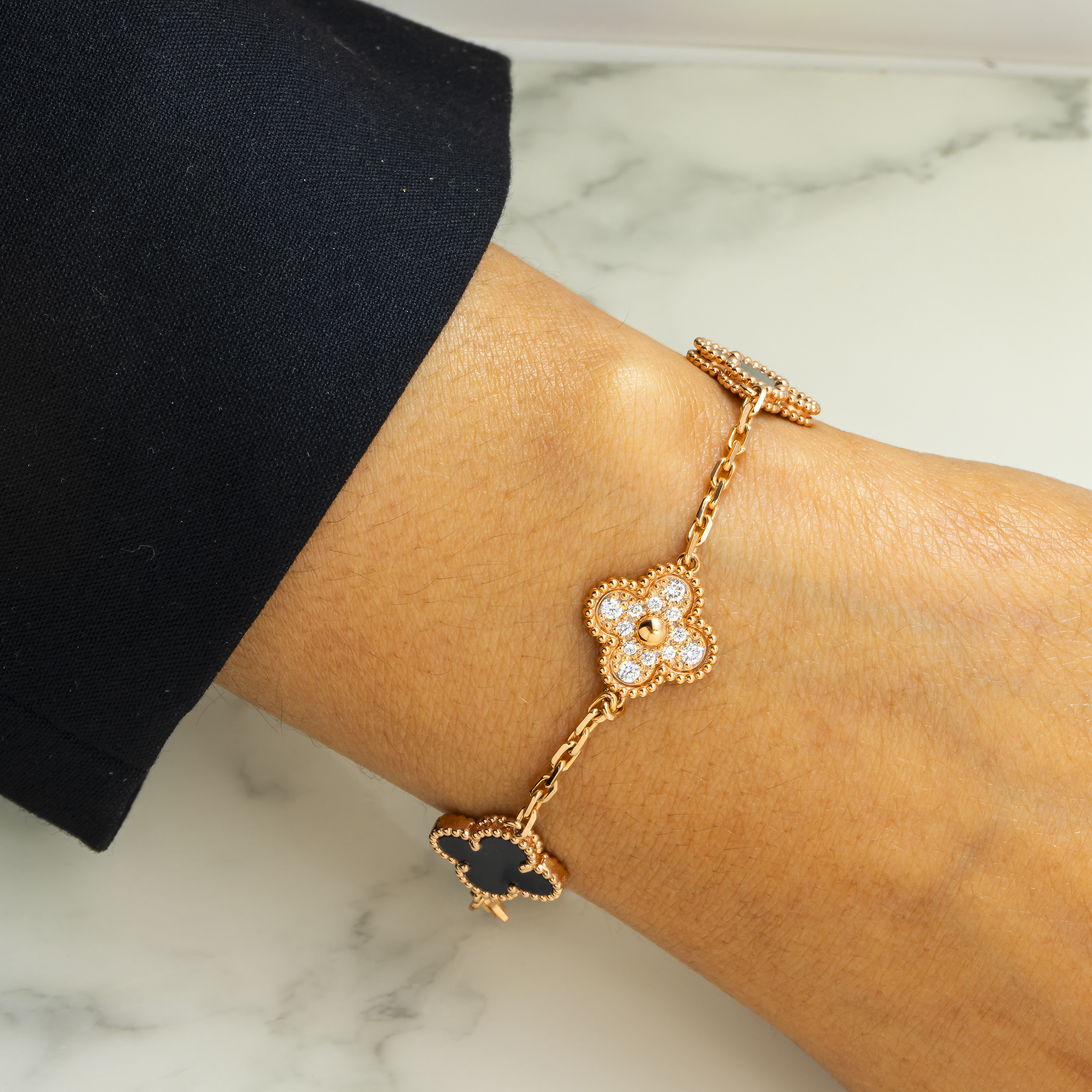 18K GOLD ROUND DIAMOND AND BLACK CLOVER CHAIN BRACELET 0.55 CT