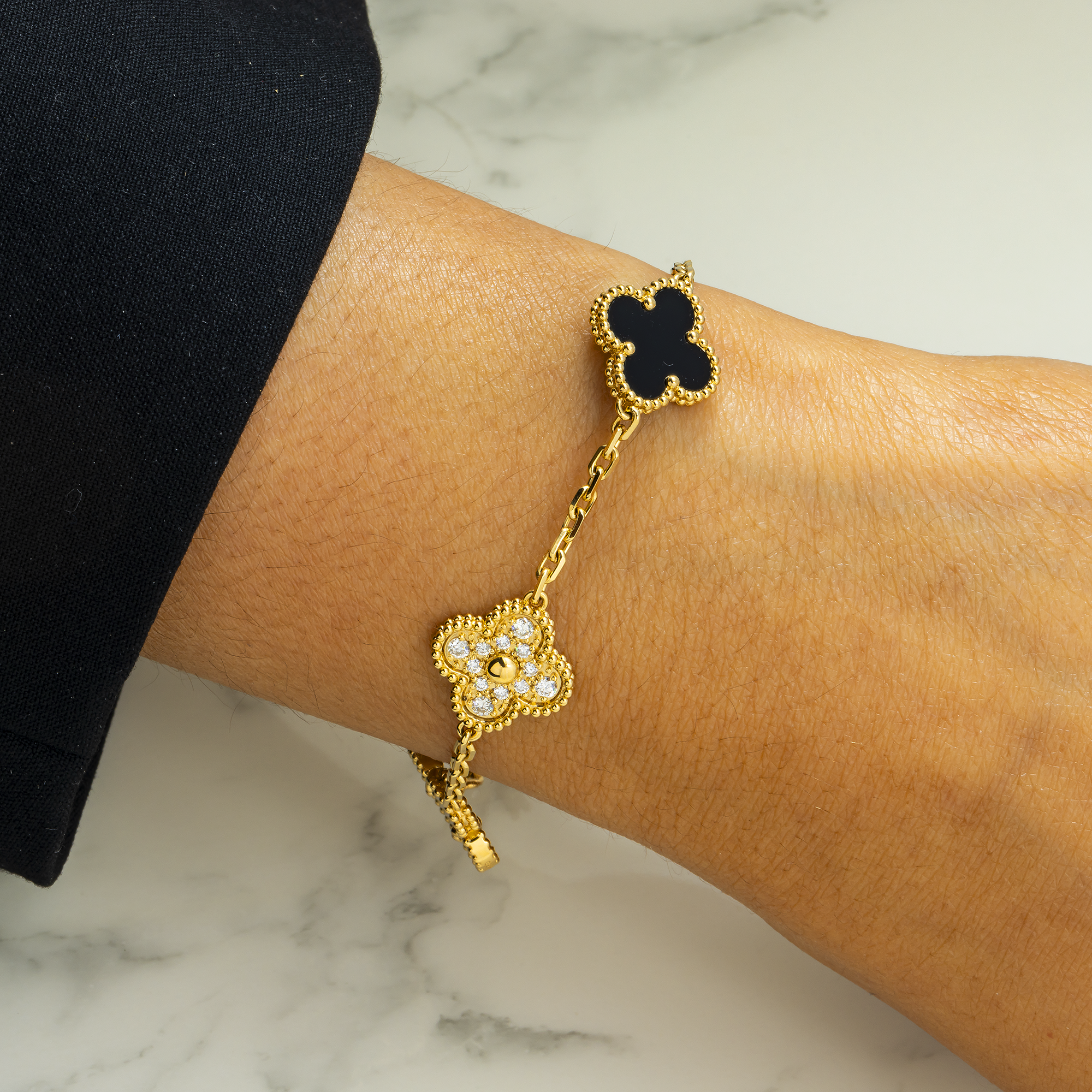 18K GOLD ROUND DIAMOND AND BLACK CLOVER CHAIN BRACELET 0.55 CT