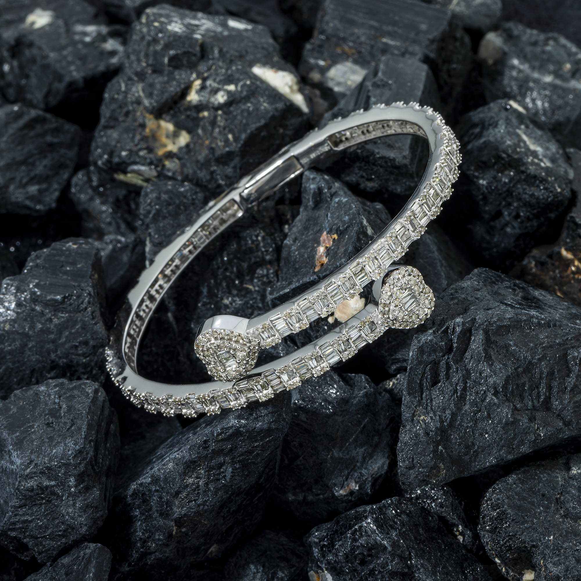 10K GOLD BAGUETTE DIAMONDS OPEN HEART BANGLE 4.00 CT