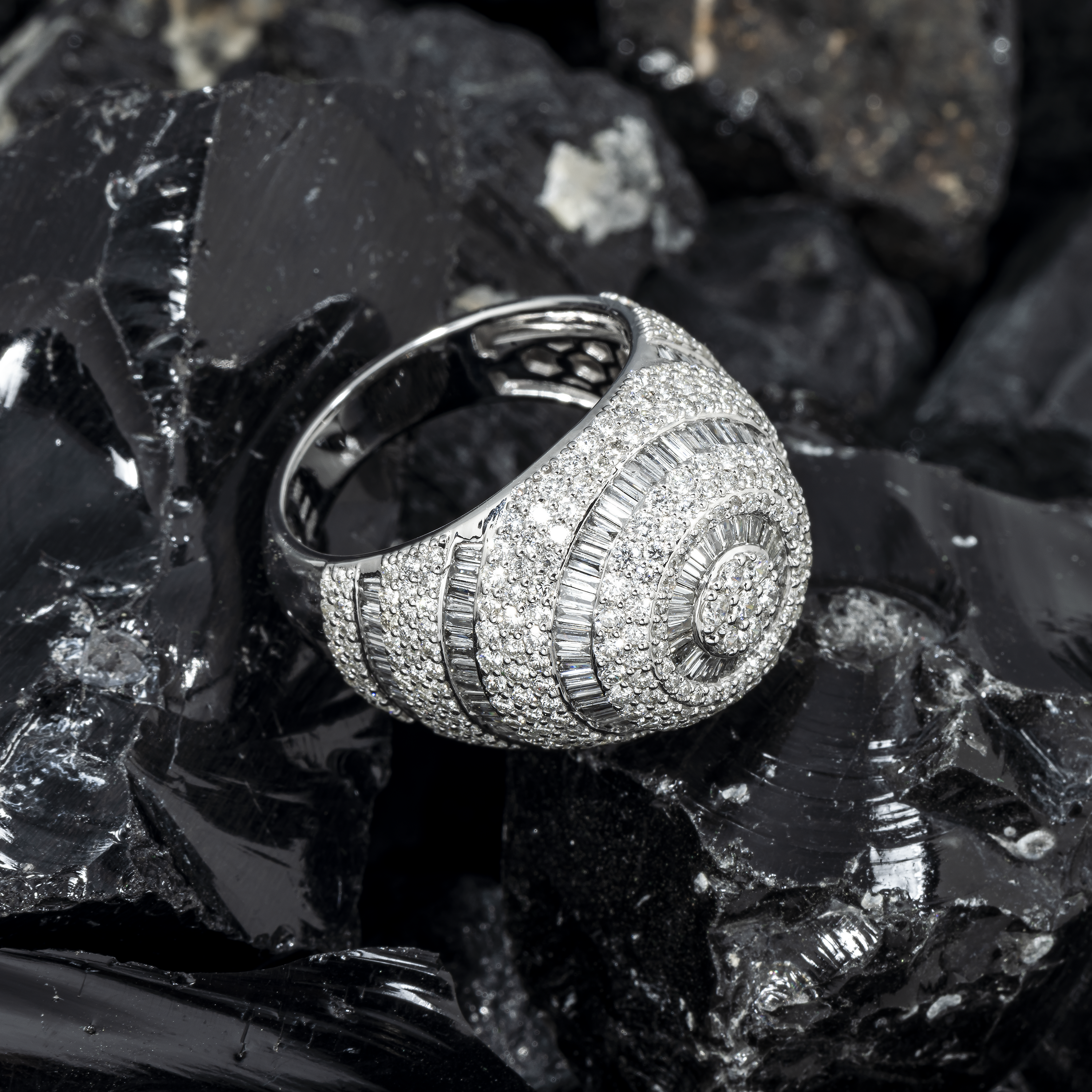 10K GOLD ROUND AND BAGUETTE DIAMOND CIRCULAR RING 4.08 CT