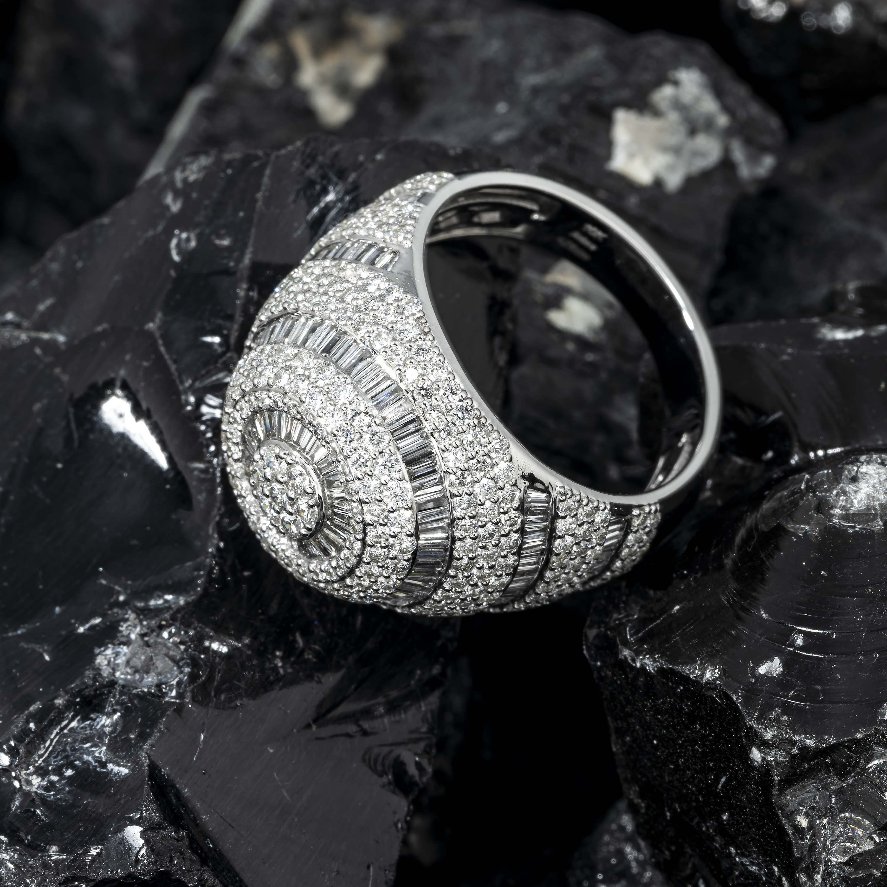 10K GOLD ROUND AND BAGUETTE DIAMOND CIRCULAR RING 4.08 CT