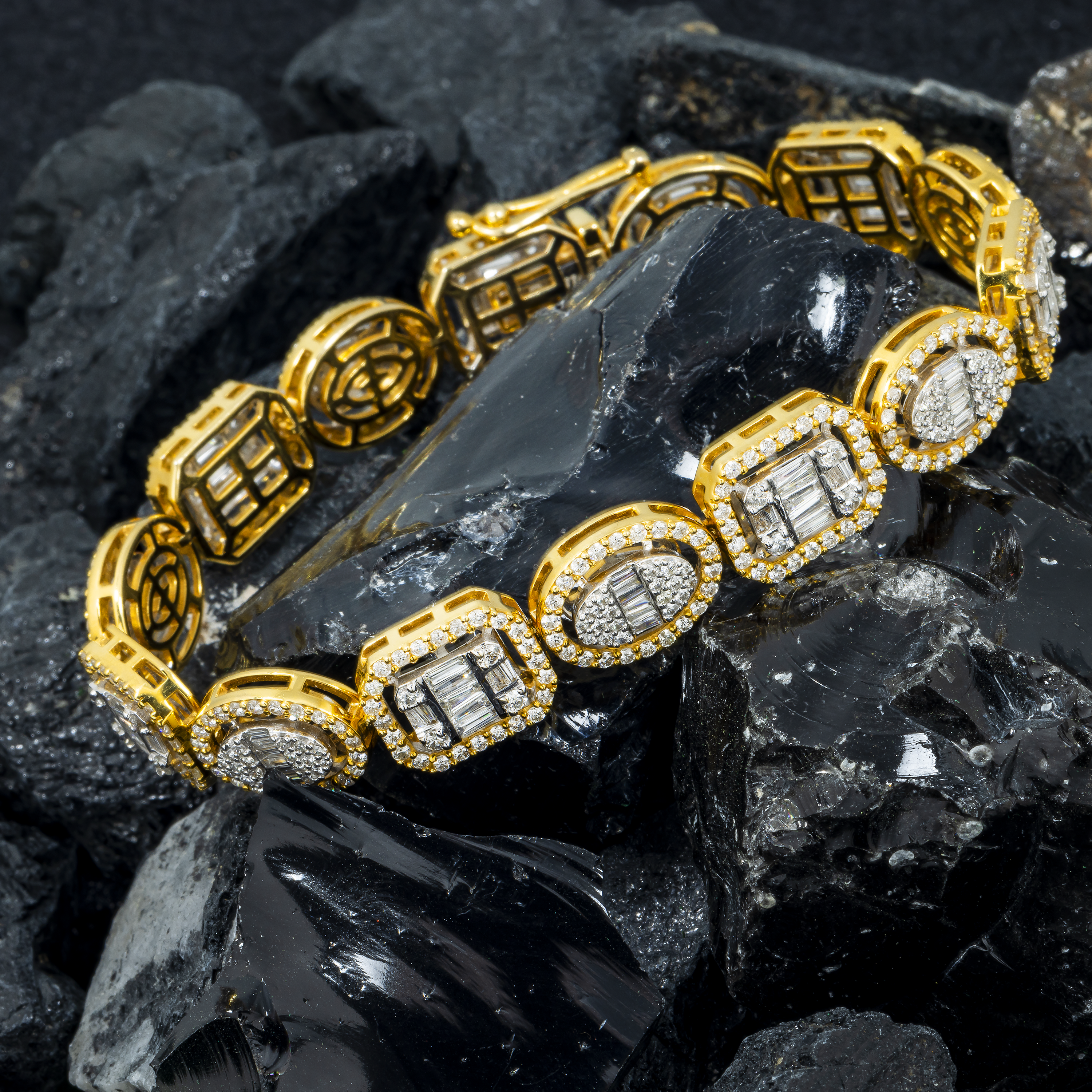 10K GOLD BAGUETTE AND ROUND DIAMONDS SQUARE SHAPED BRACELET 8.95 CT