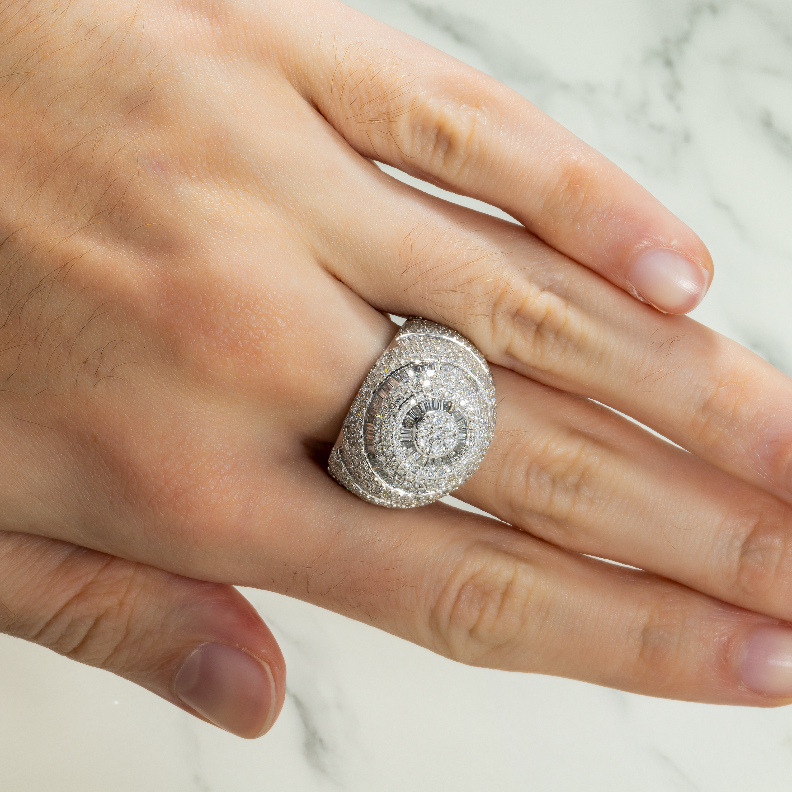 10K GOLD ROUND AND BAGUETTE DIAMOND CIRCULAR RING 4.08 CT