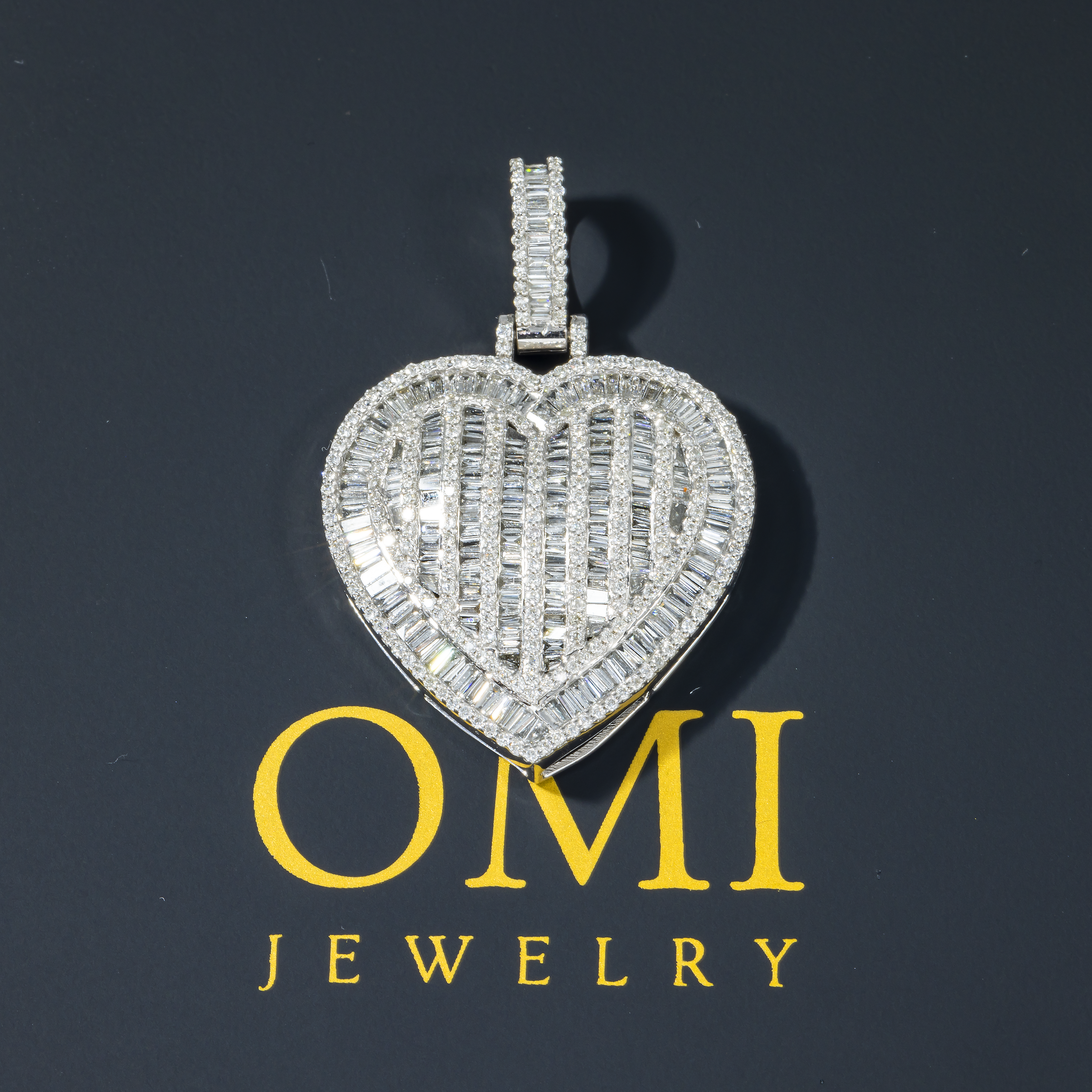 14K GOLD BAGUETTE AND ROUND DIAMOND HEART PENDANT 2.38 CT